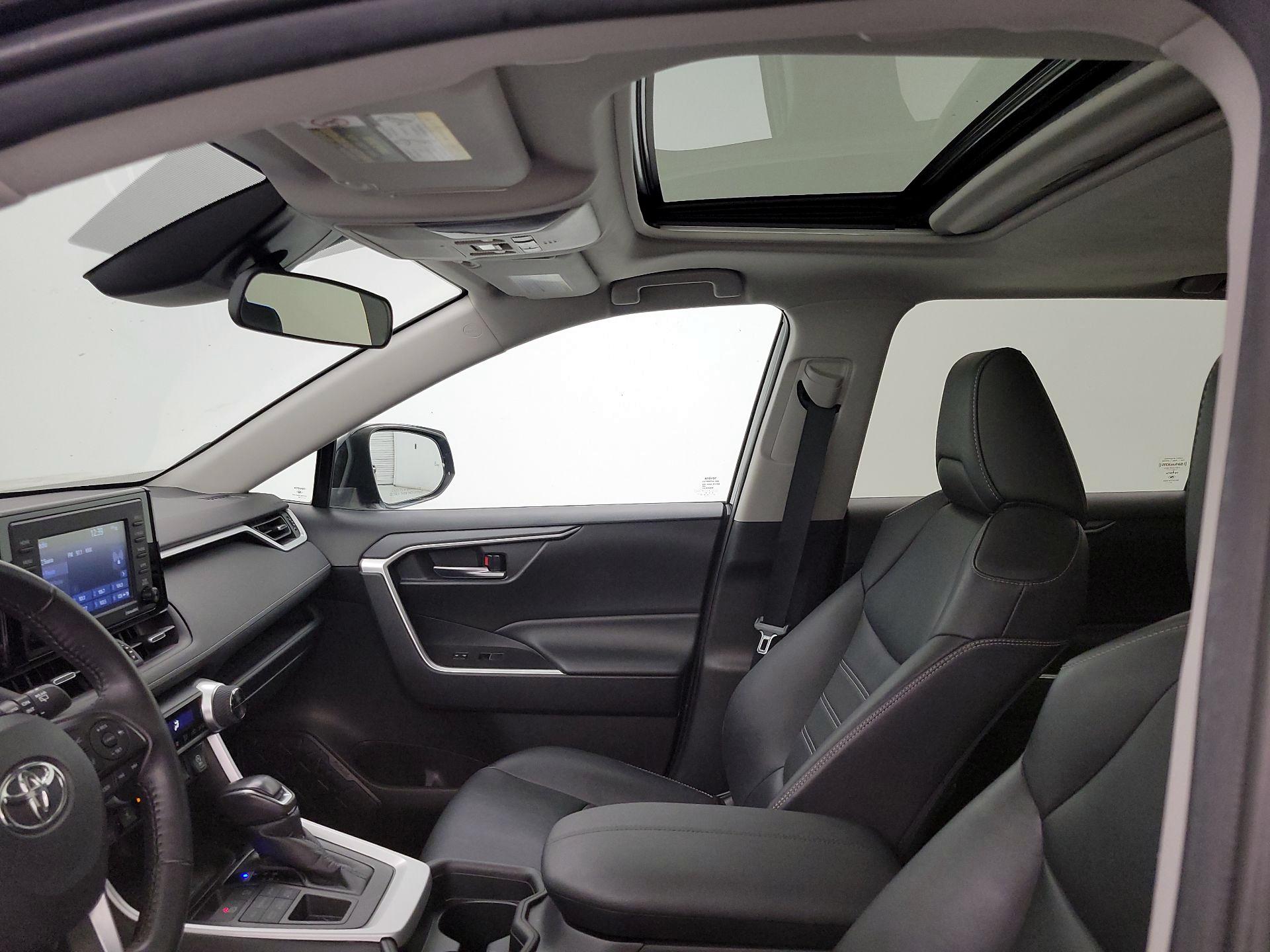 Thumbnail: 2020 Toyota RAV4 - 19