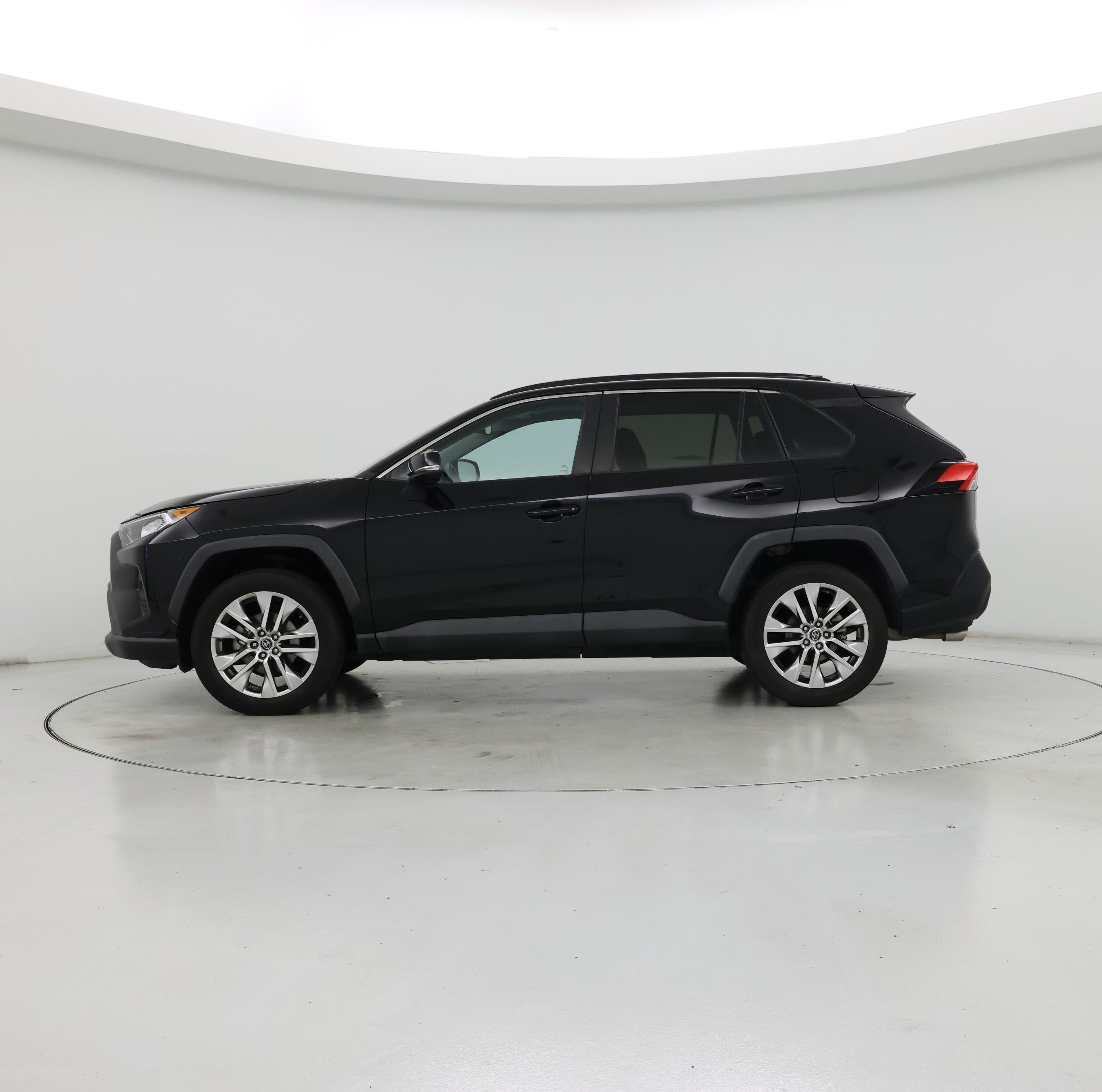 Thumbnail: 2020 Toyota RAV4 - 3