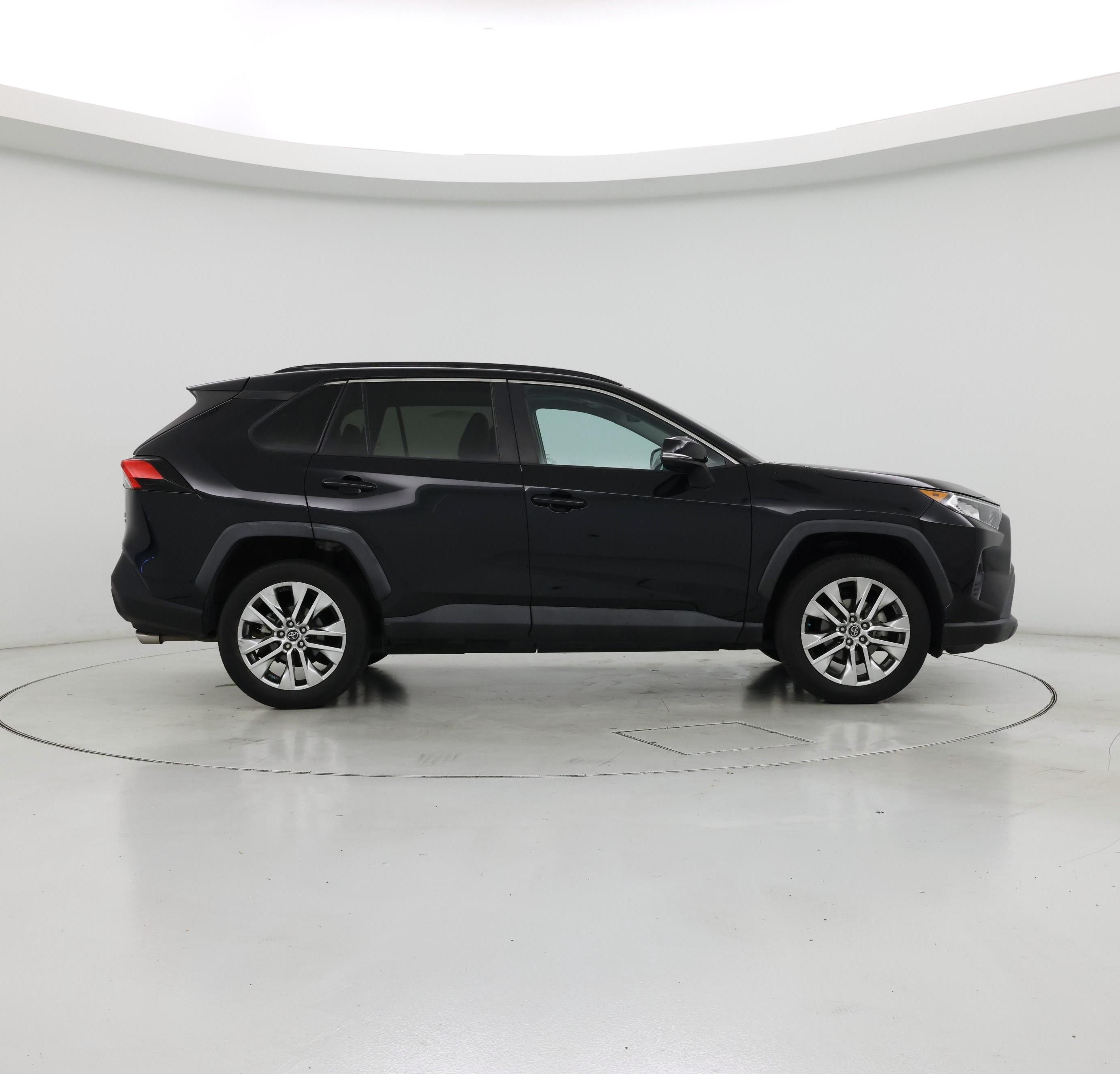 Thumbnail: 2020 Toyota RAV4 - 7