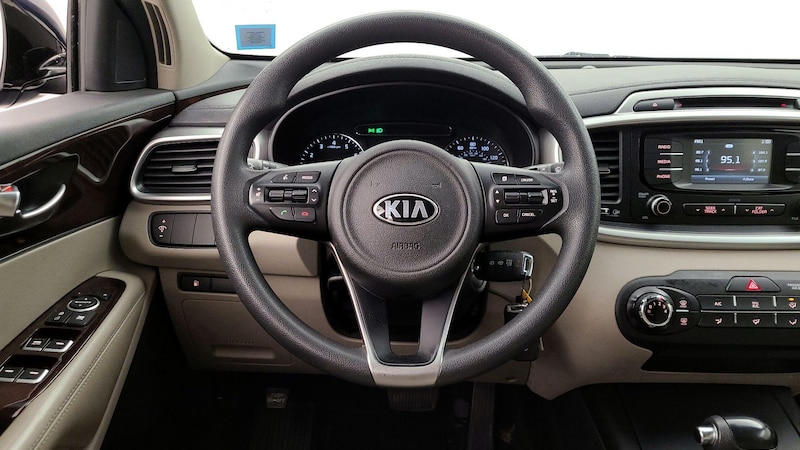 2017 Kia Sorento LX 10