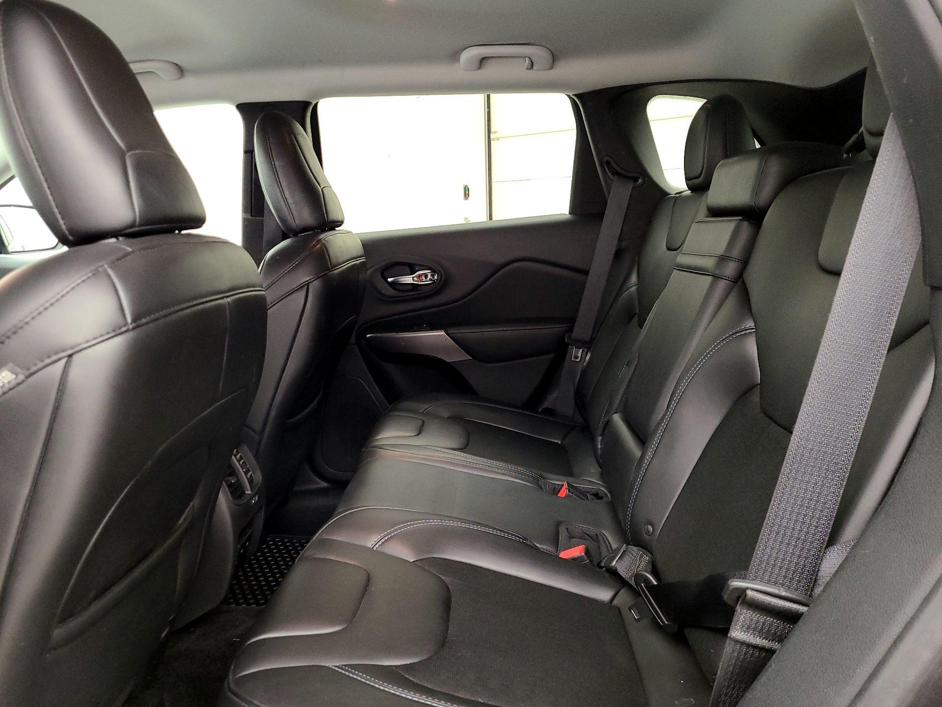 Thumbnail: 2019 Jeep Cherokee - 19