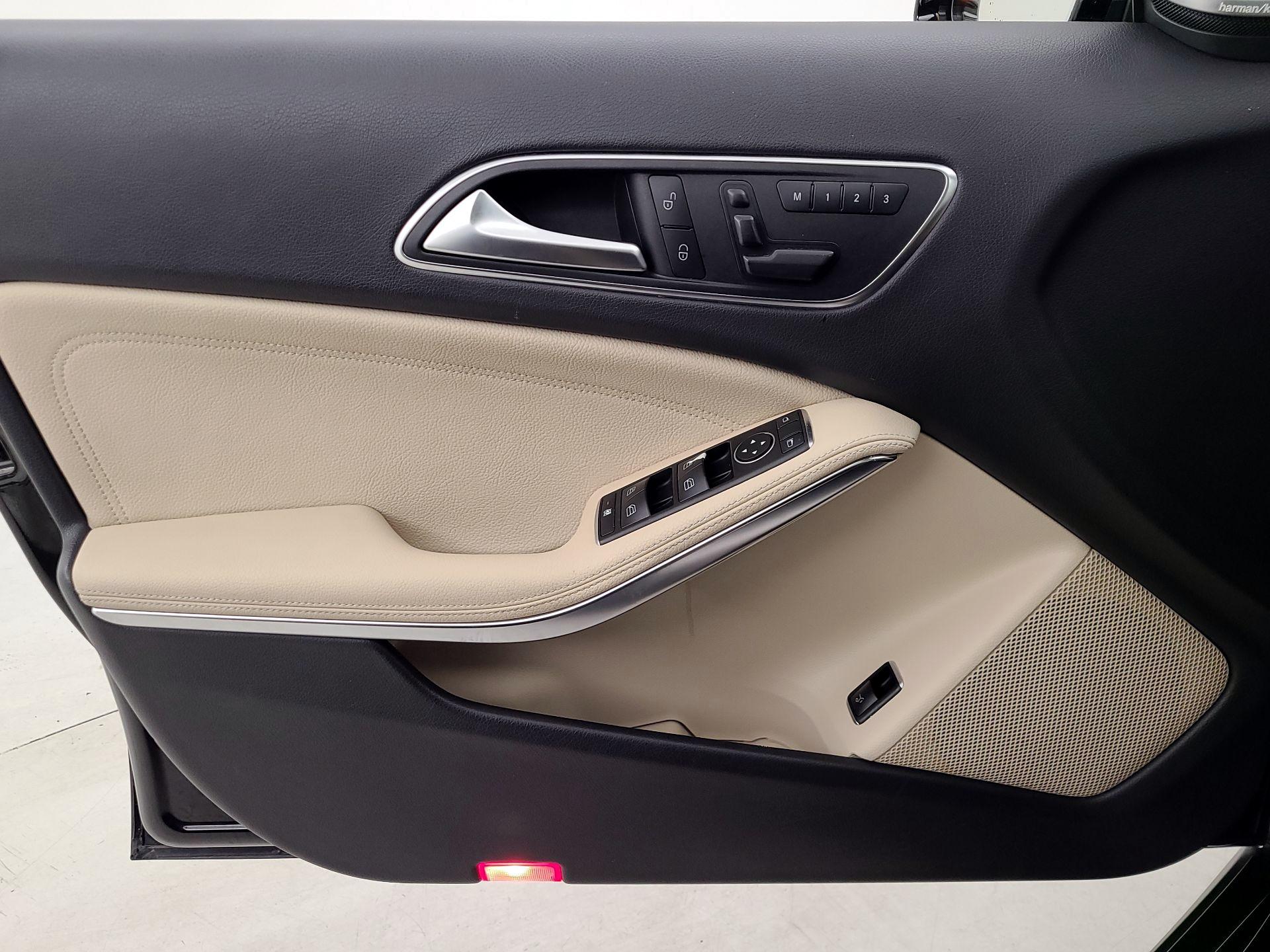 Thumbnail: 2016 Mercedes-Benz GLA - 12