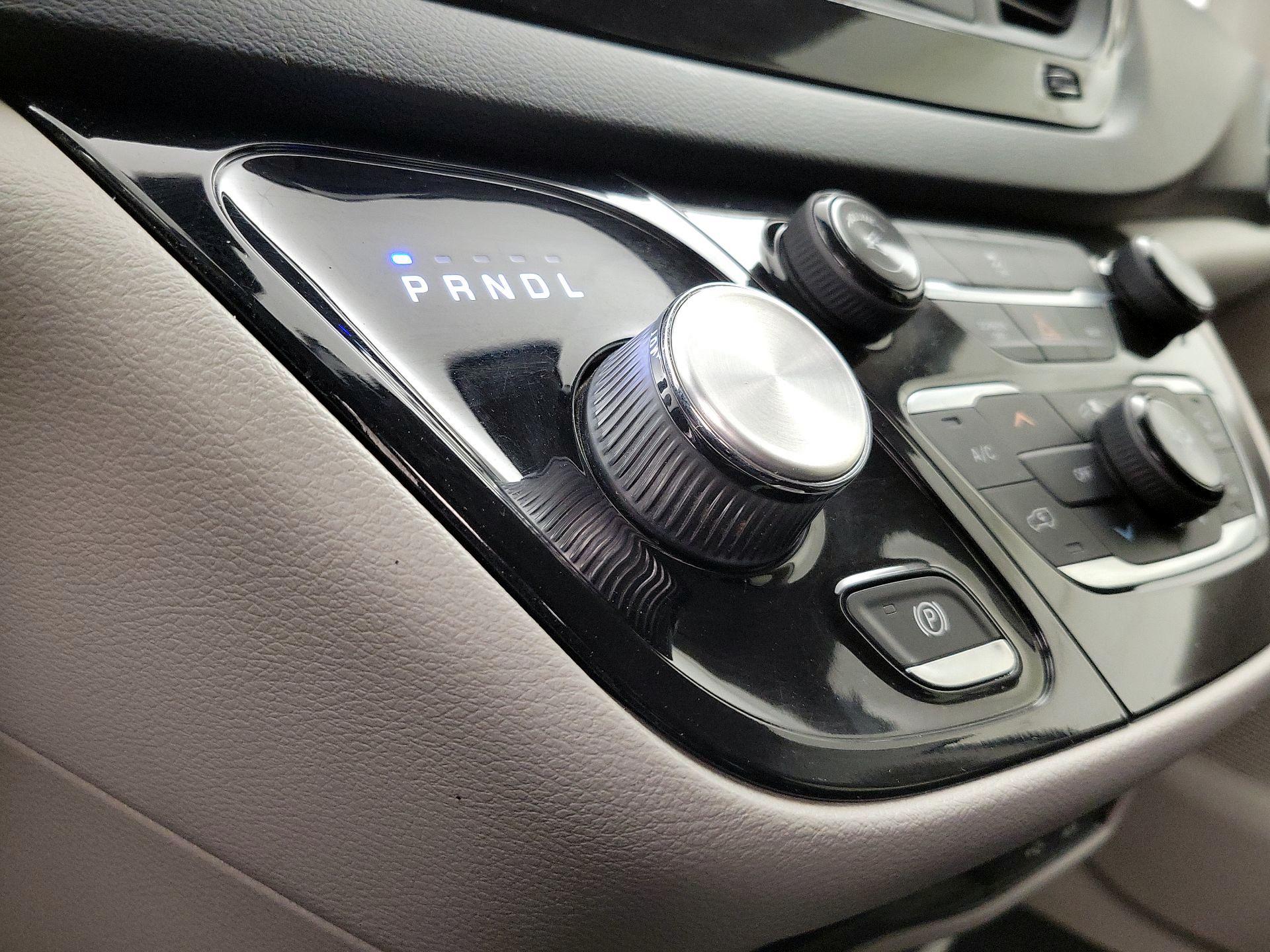 Thumbnail: 2017 Chrysler Pacifica - 17