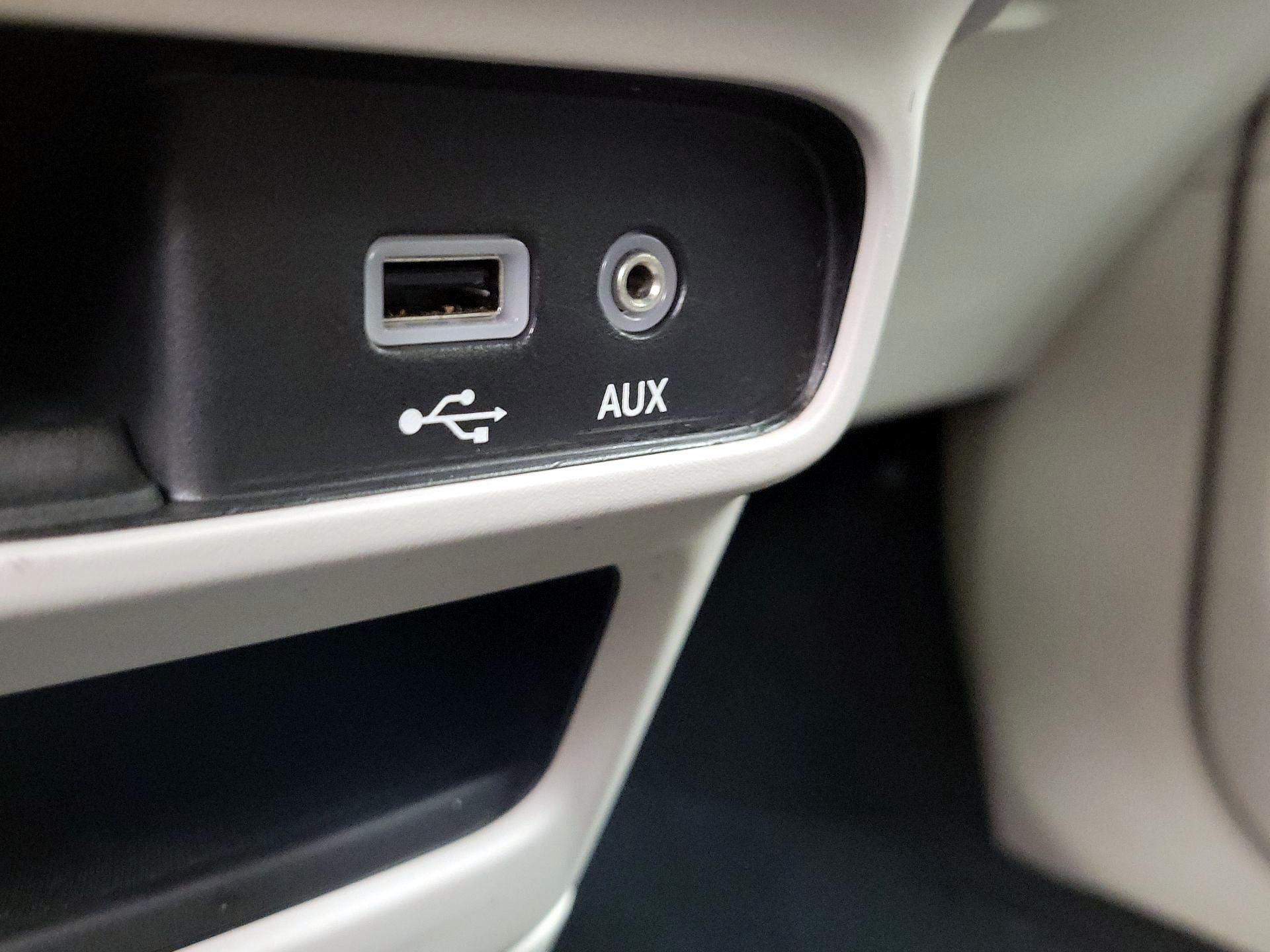 Thumbnail: 2017 Chrysler Pacifica - 18