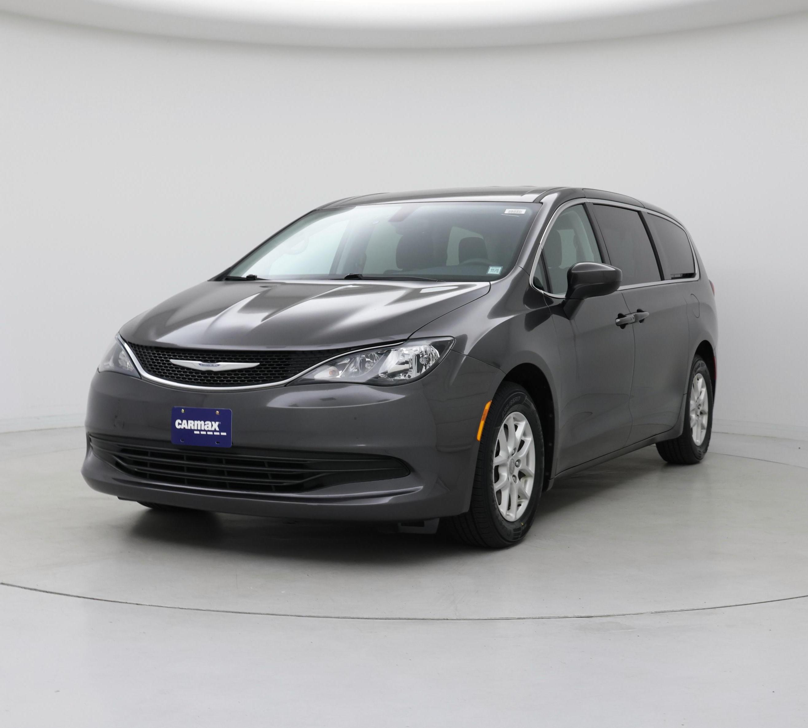 Thumbnail: 2017 Chrysler Pacifica - 4
