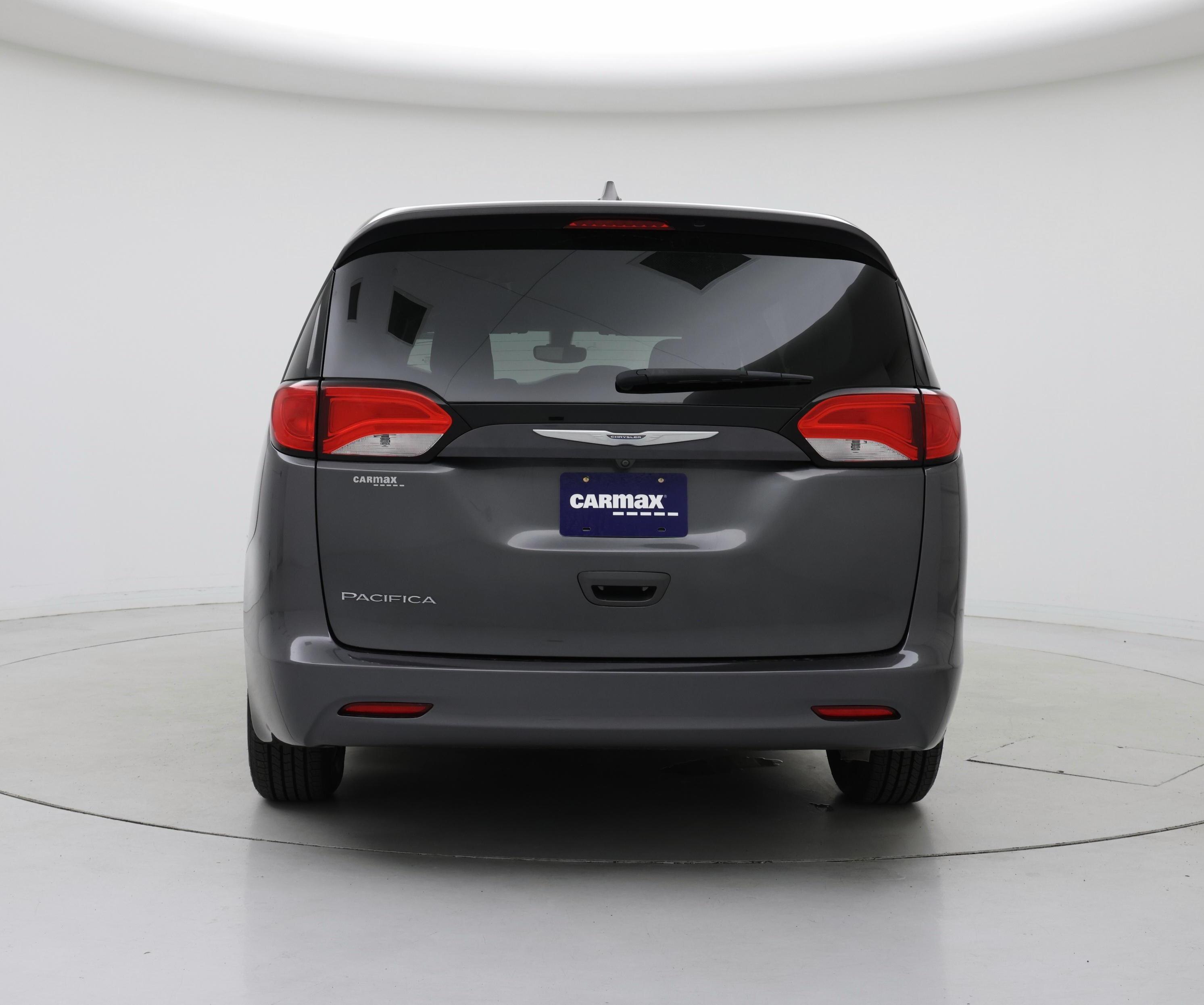 Thumbnail: 2017 Chrysler Pacifica - 6