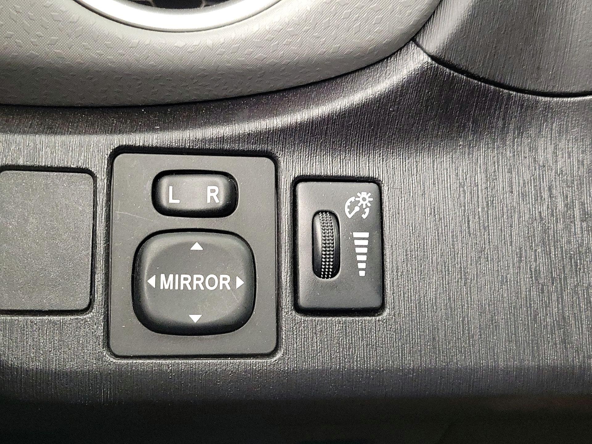 Thumbnail: 2014 Toyota Yaris - 13