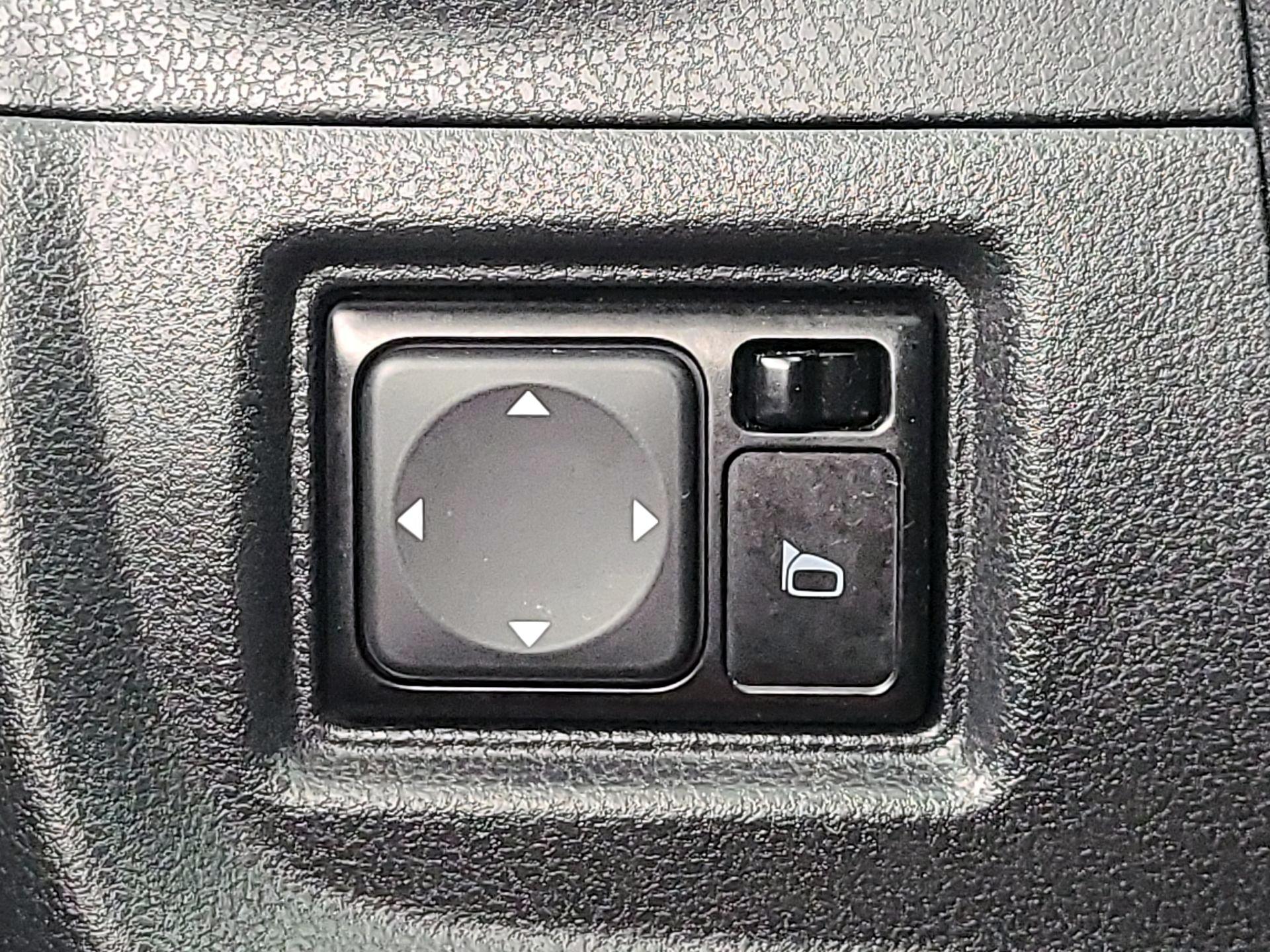 Thumbnail: 2015 Nissan Versa Note - 13
