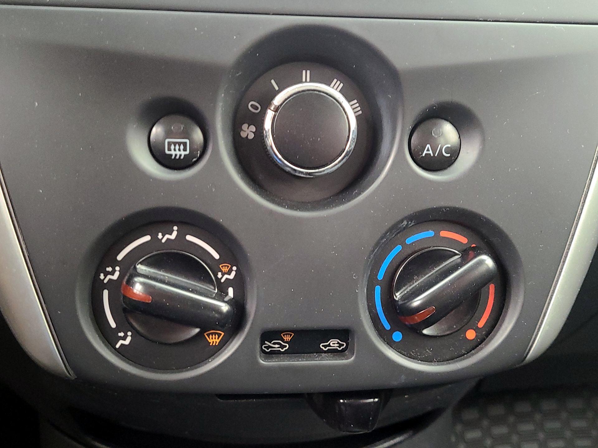Thumbnail: 2015 Nissan Versa Note - 15
