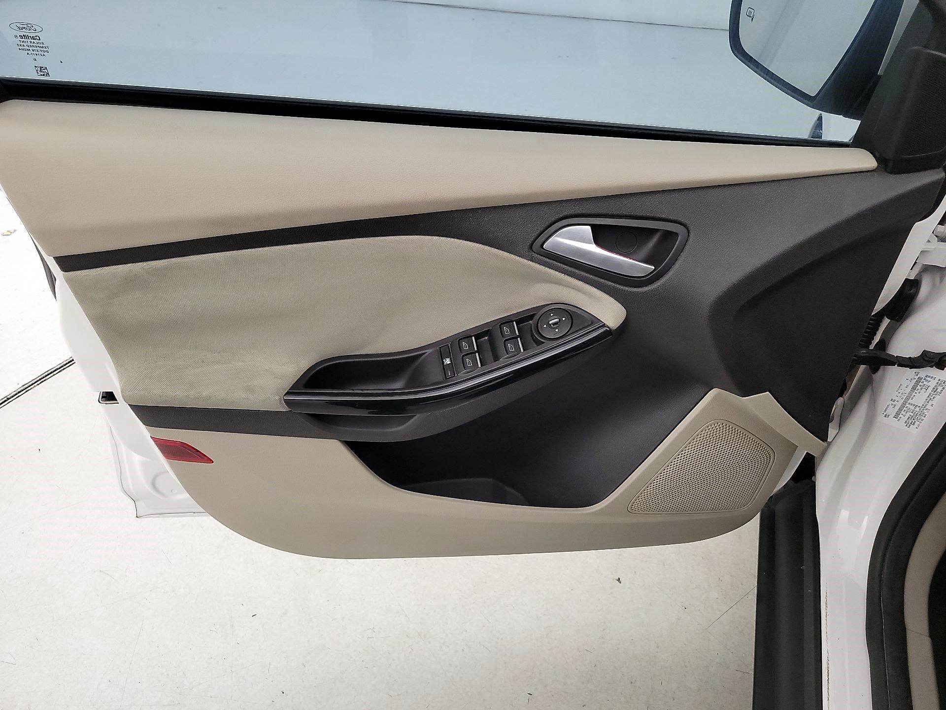 Thumbnail: 2014 Ford Focus - 12