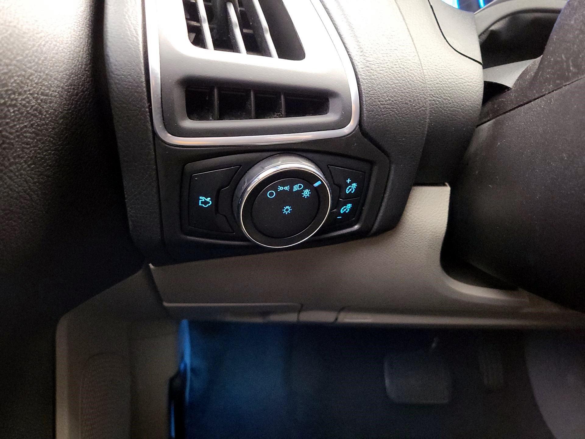 Thumbnail: 2014 Ford Focus - 13