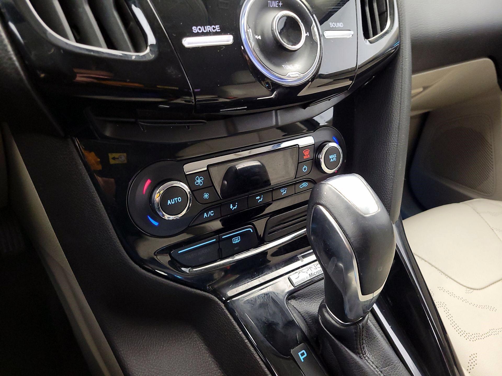 Thumbnail: 2014 Ford Focus - 17