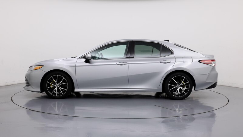 2018 Toyota Camry XLE 3