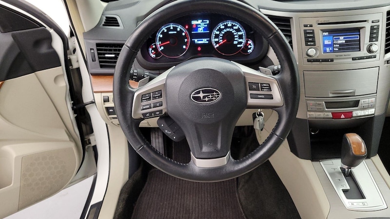 2014 Subaru Outback 2.5i Limited 10