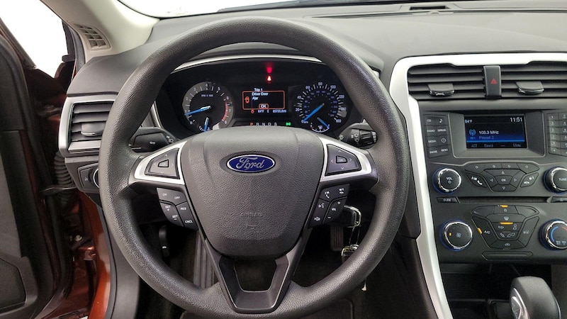 2016 Ford Fusion SE 10