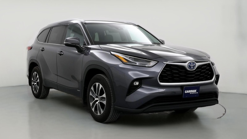 2022 Toyota Highlander XLE Hero Image