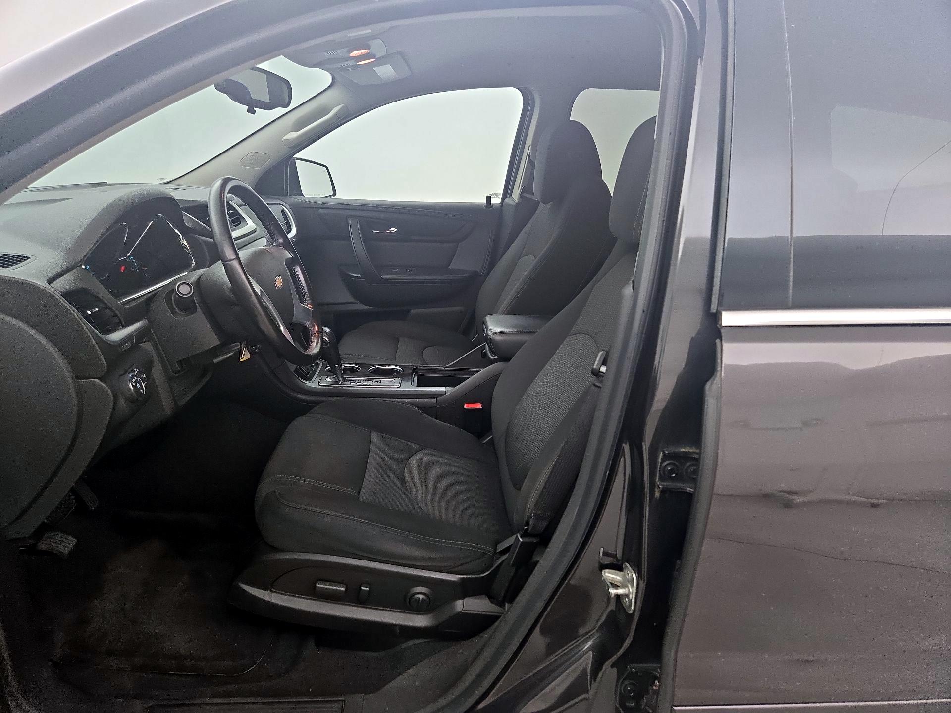 Thumbnail: 2017 Chevrolet Traverse - 11