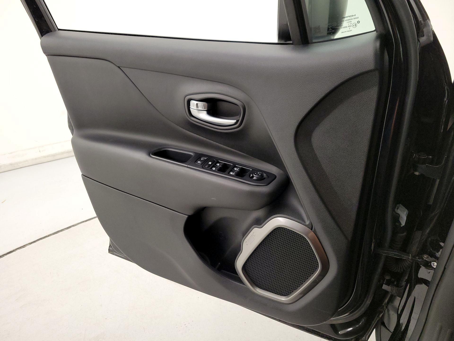 Thumbnail: 2019 Jeep Renegade - 12