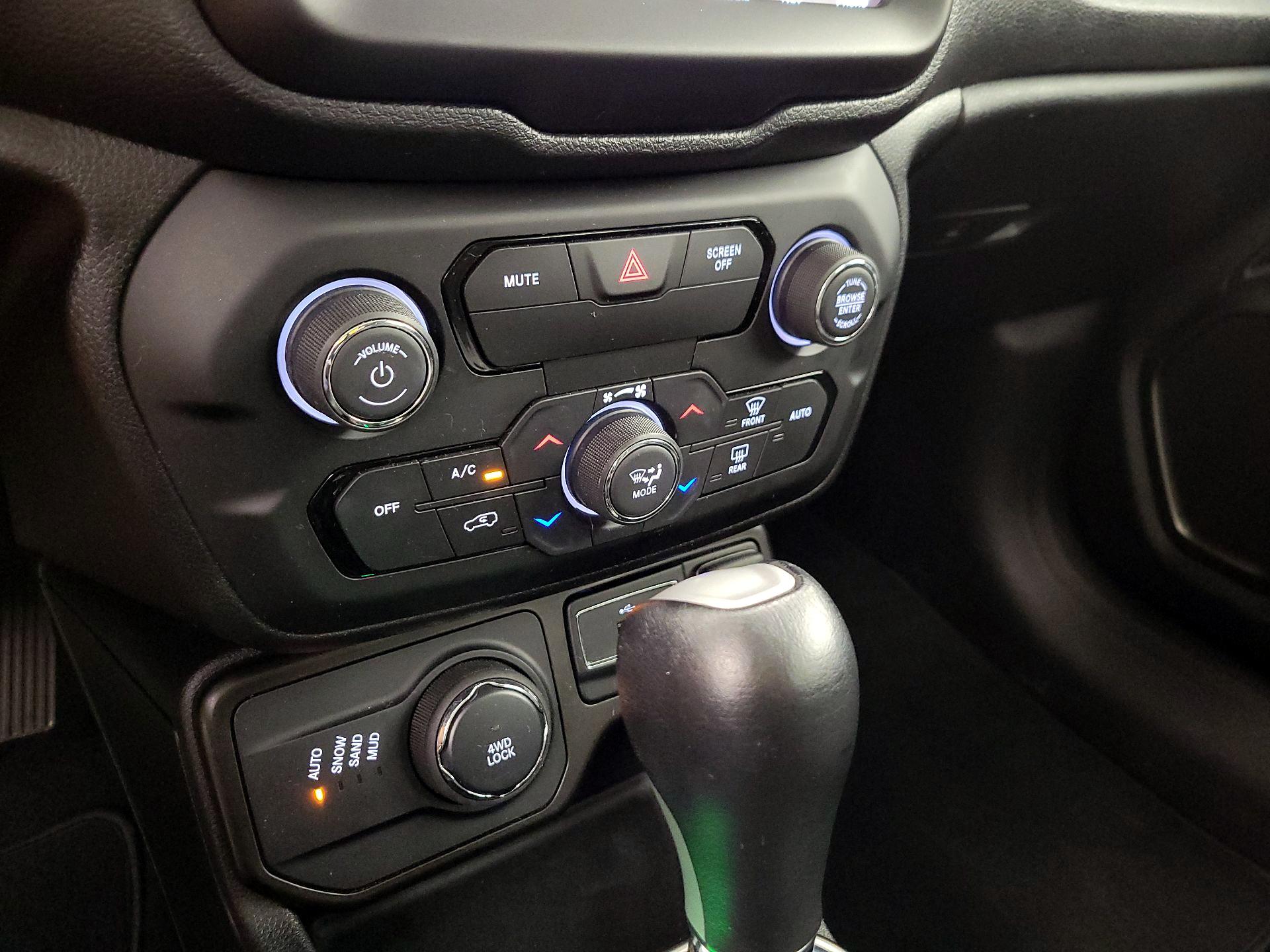 Thumbnail: 2019 Jeep Renegade - 17