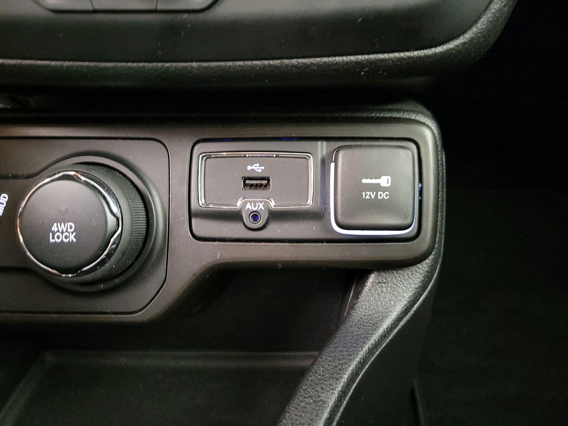 Thumbnail: 2019 Jeep Renegade - 19