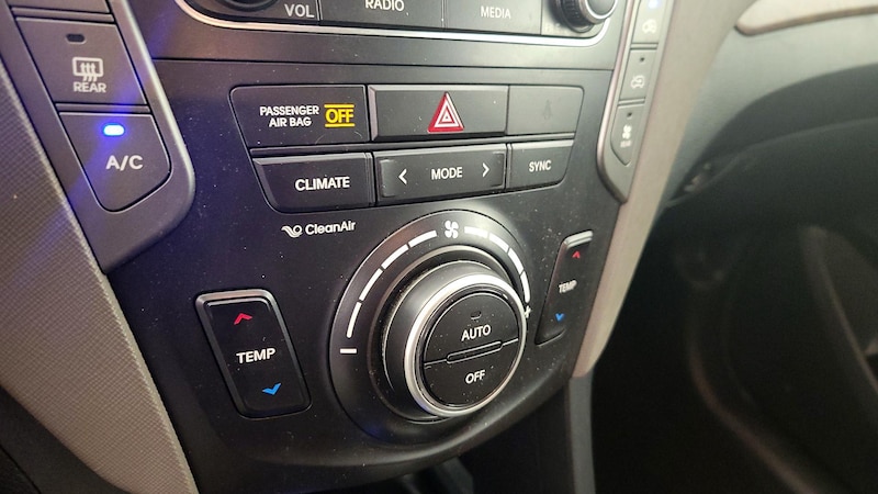 2019 Hyundai Santa Fe XL SE 16