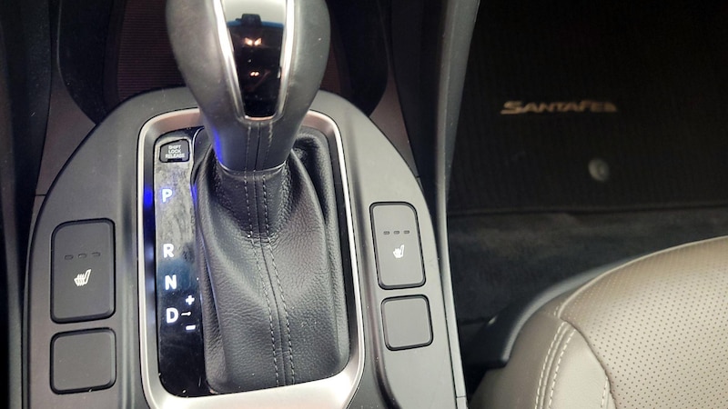2019 Hyundai Santa Fe XL SE 17