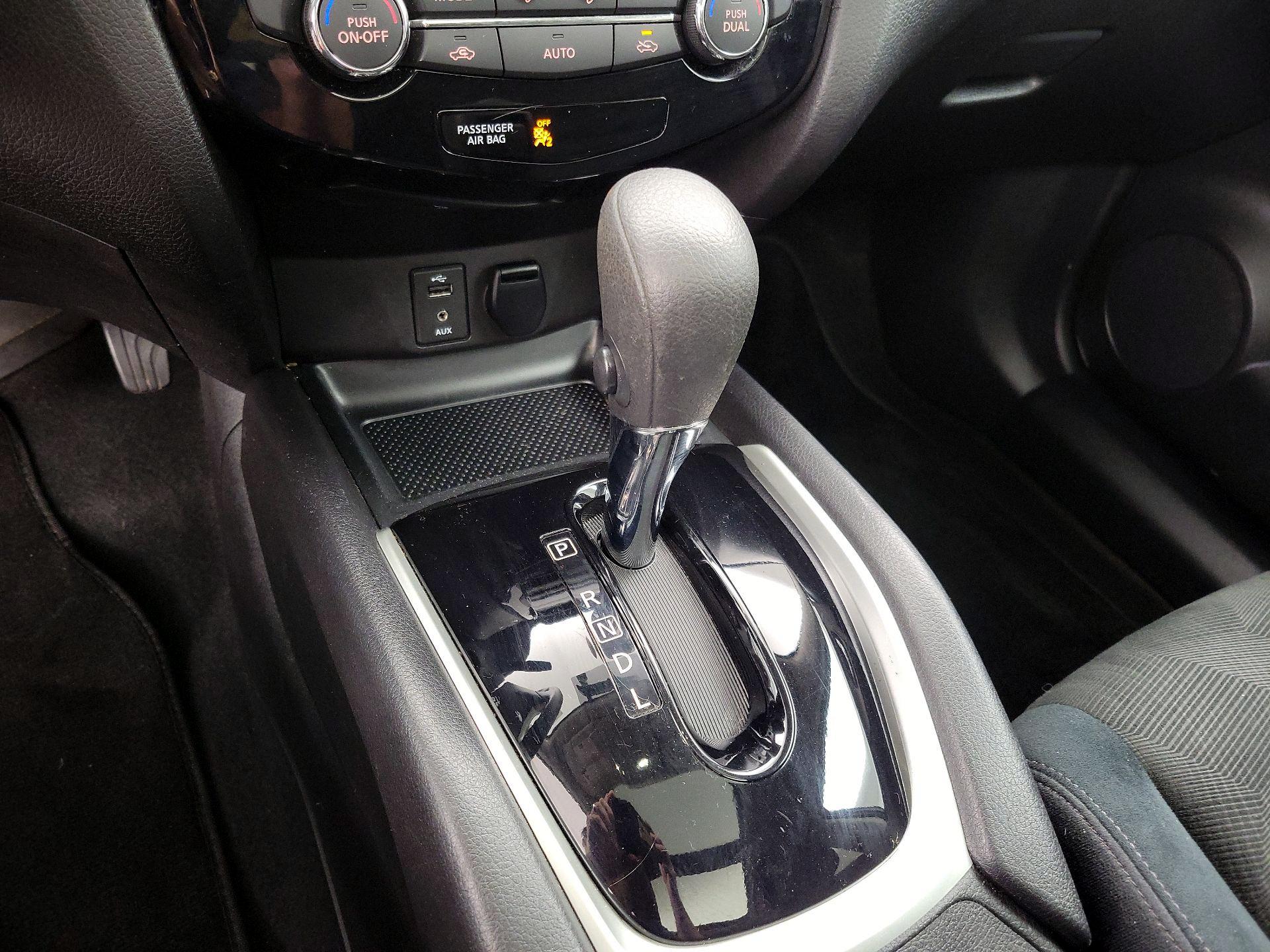 Thumbnail: 2015 Nissan Rogue - 18