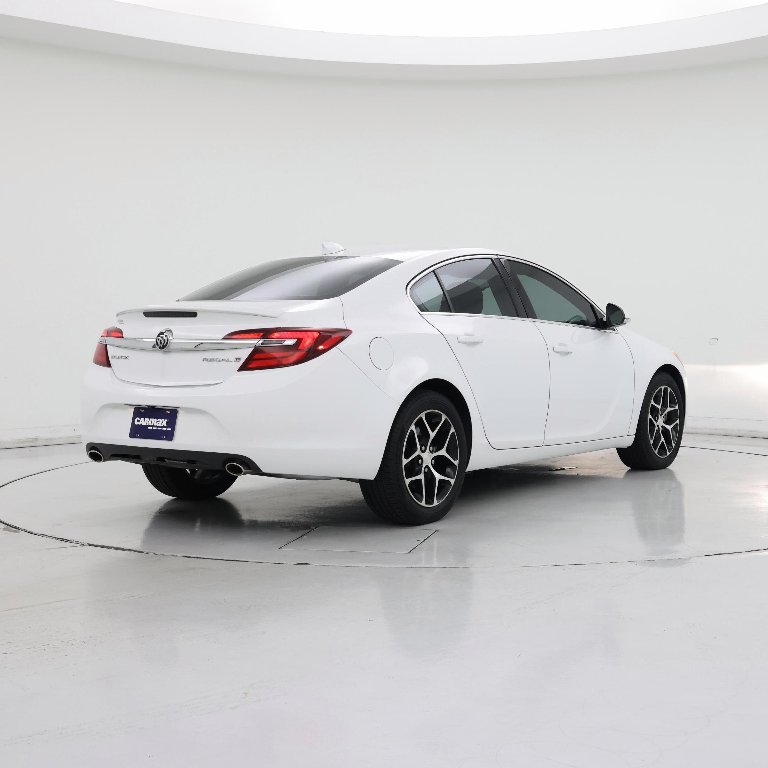 Thumbnail: 2017 Buick Regal - 8