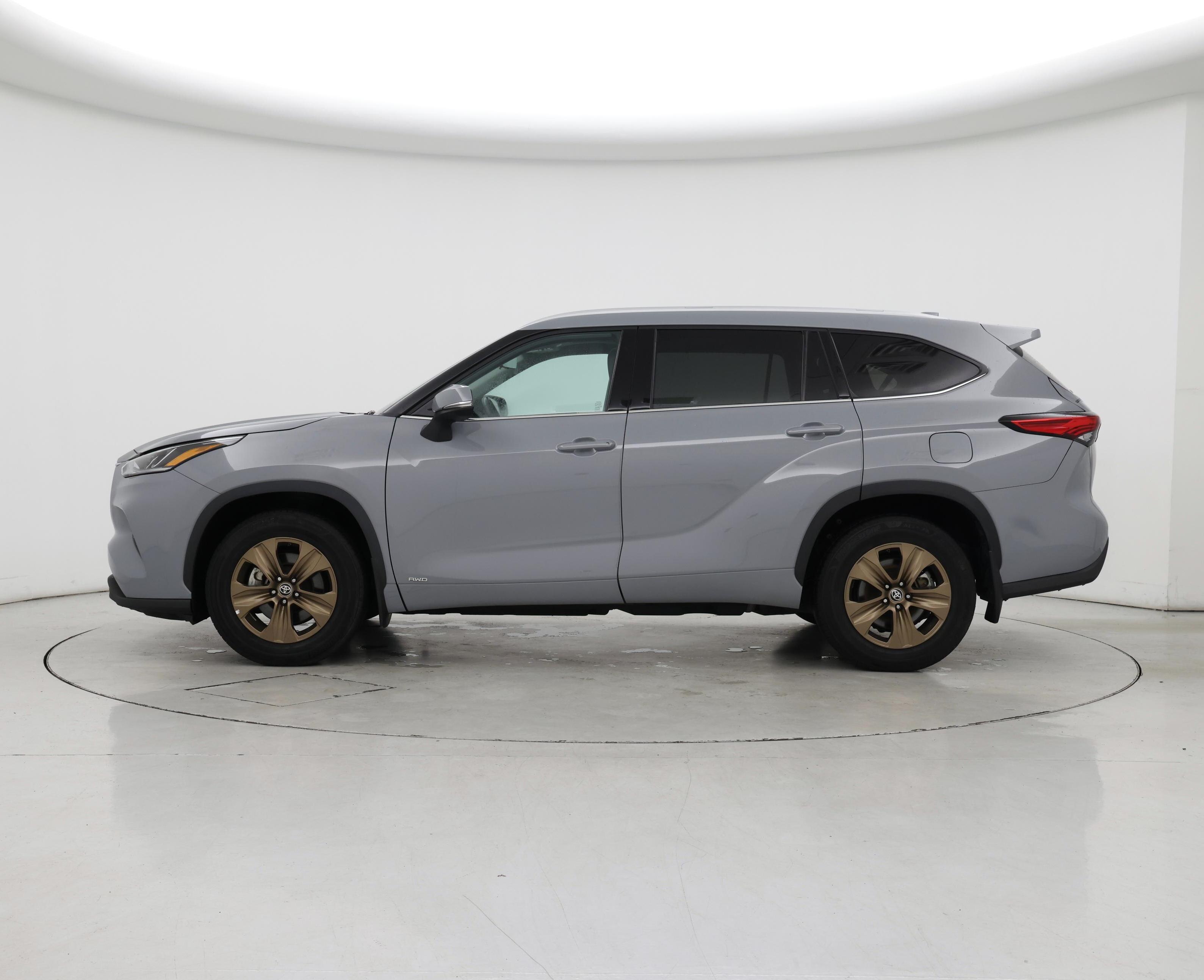 Thumbnail: 2022 Toyota Highlander - 3