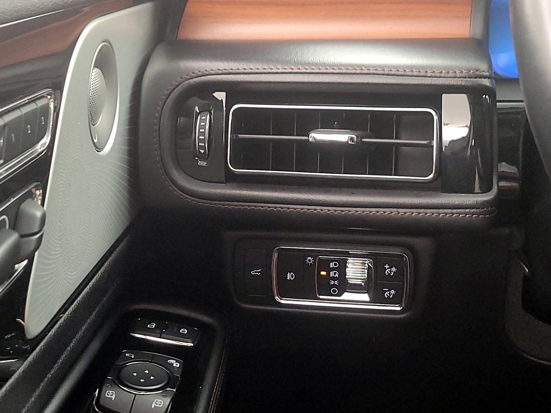Thumbnail: 2020 Lincoln Aviator - 13