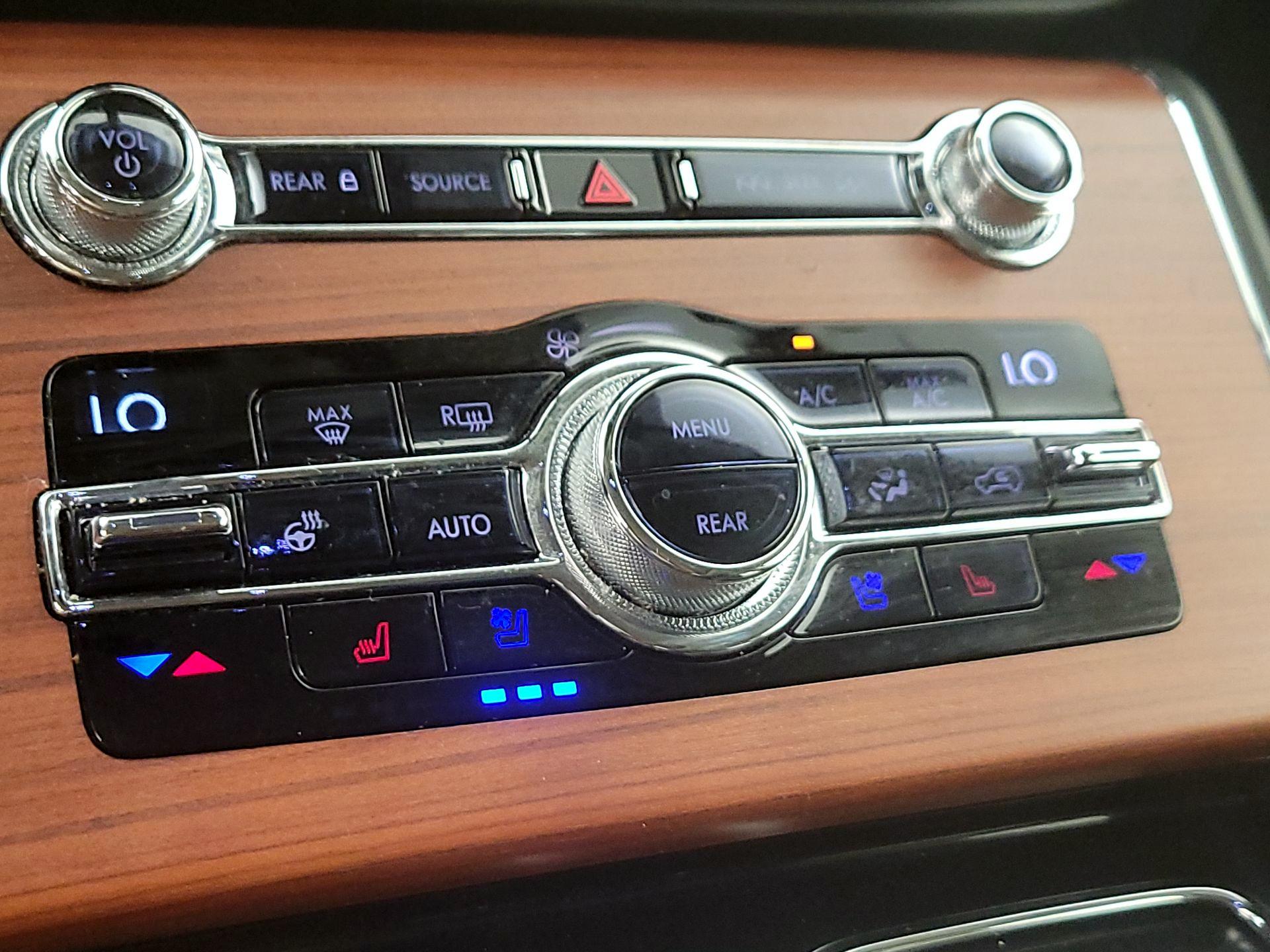 Thumbnail: 2020 Lincoln Aviator - 17