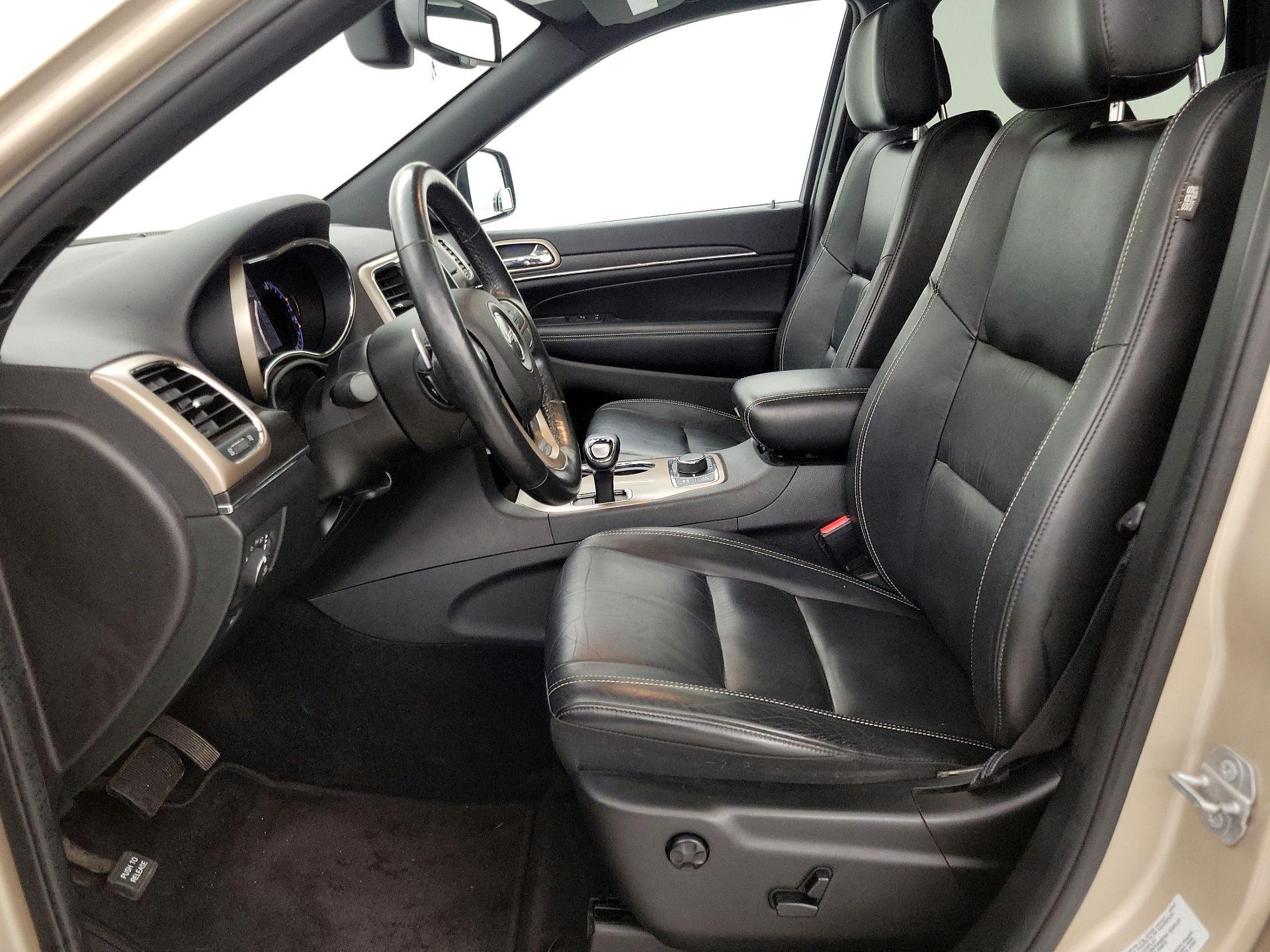 Thumbnail: 2015 Jeep Grand Cherokee - 11