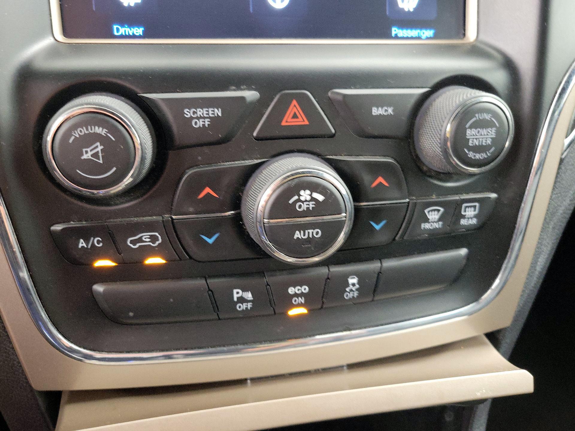 Thumbnail: 2015 Jeep Grand Cherokee - 17