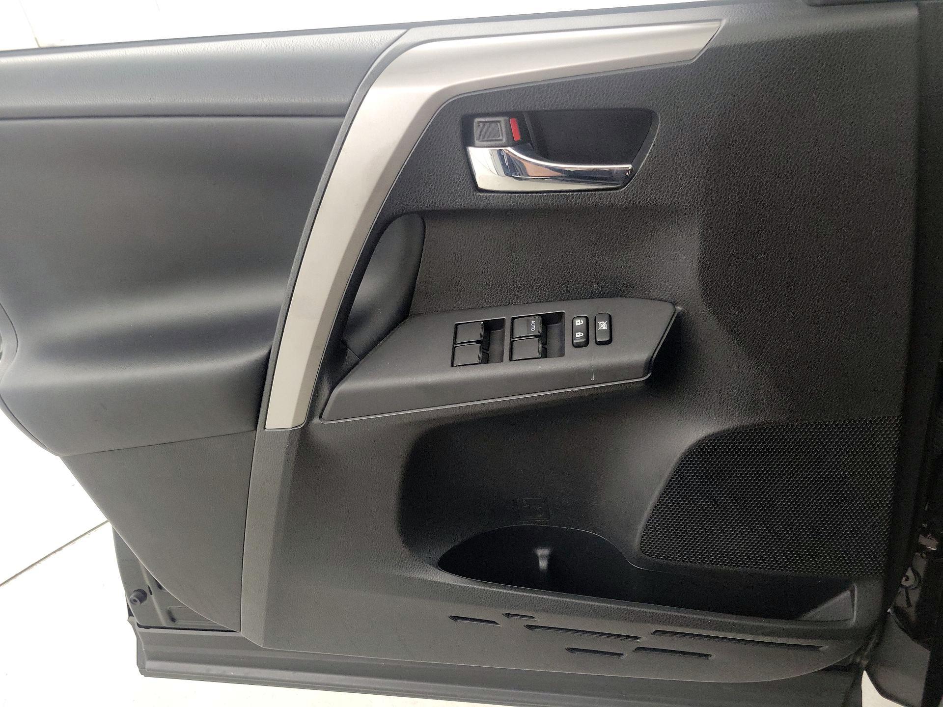 Thumbnail: 2016 Toyota RAV4 - 12