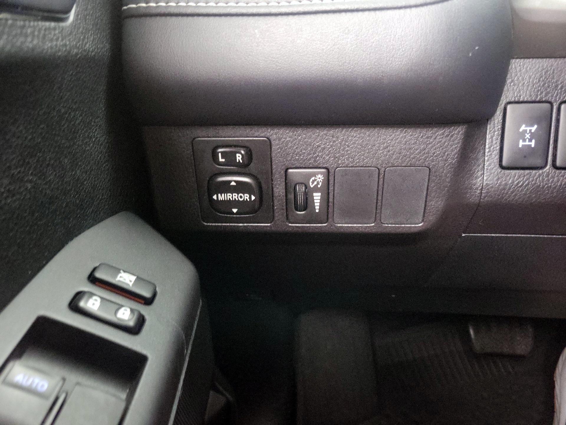 Thumbnail: 2016 Toyota RAV4 - 13