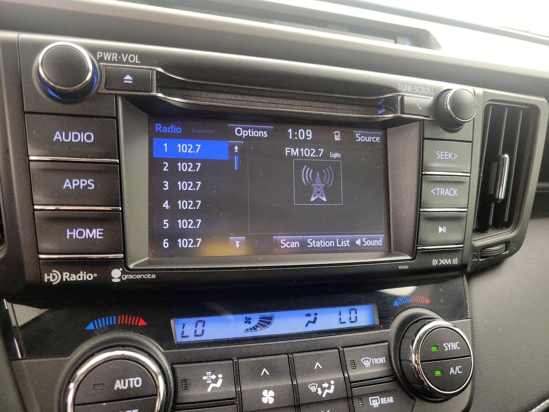 Thumbnail: 2016 Toyota RAV4 - 15