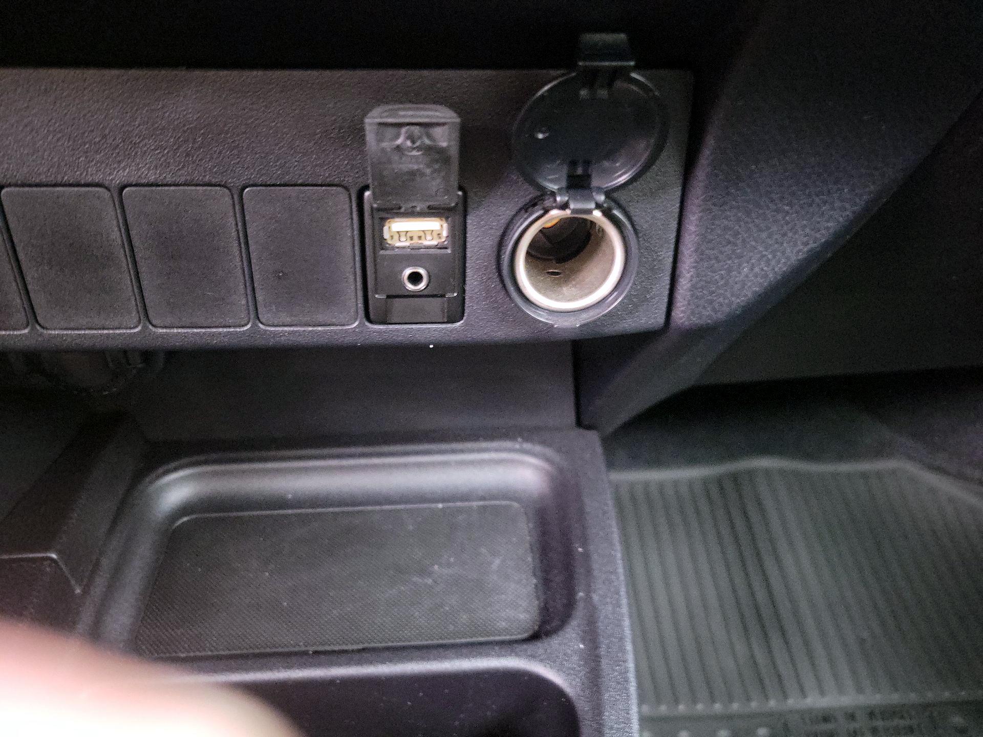 Thumbnail: 2016 Toyota RAV4 - 18