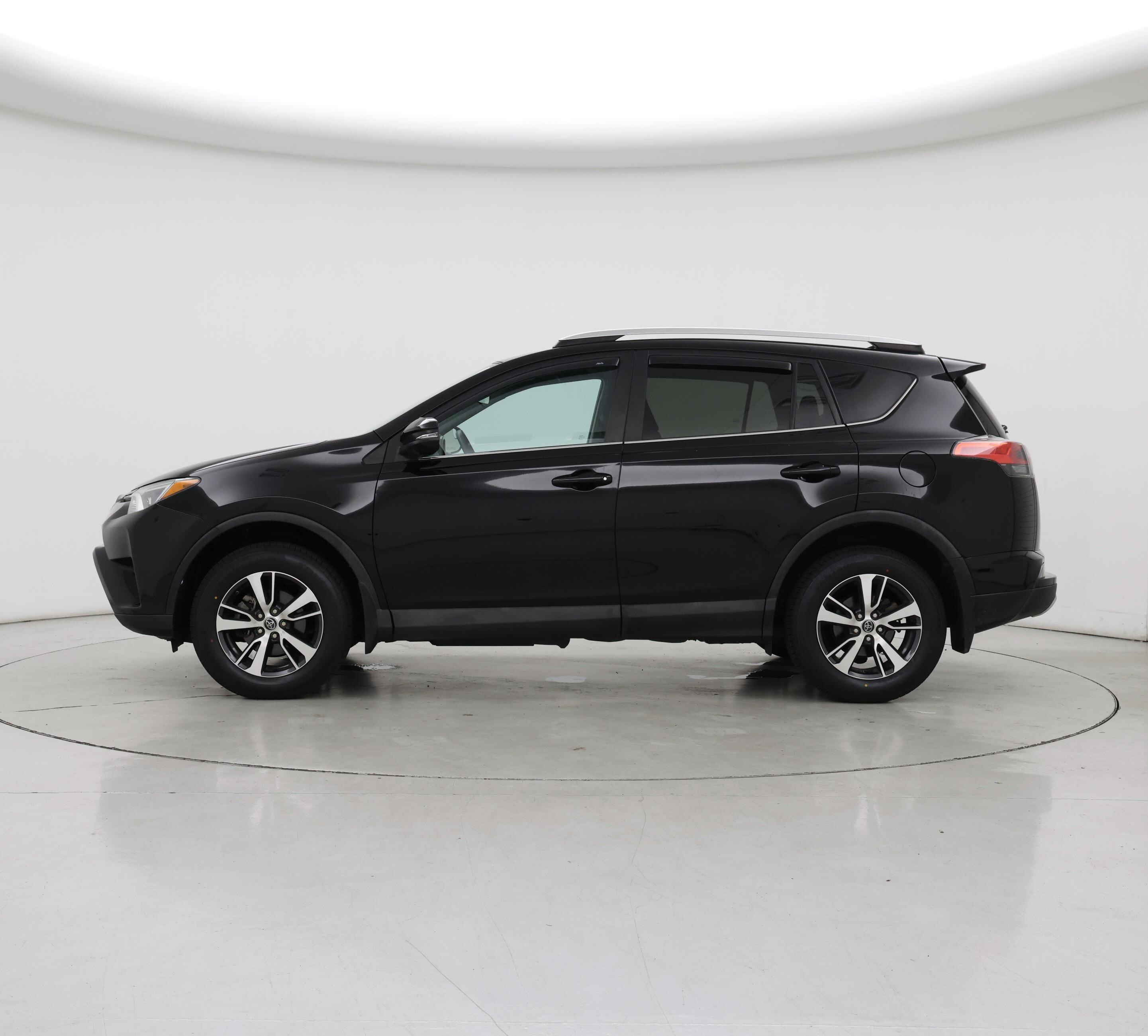 Thumbnail: 2016 Toyota RAV4 - 3