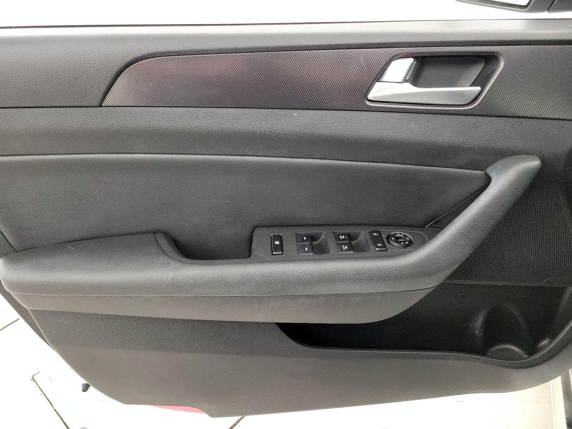 Thumbnail: 2015 Hyundai Sonata - 12