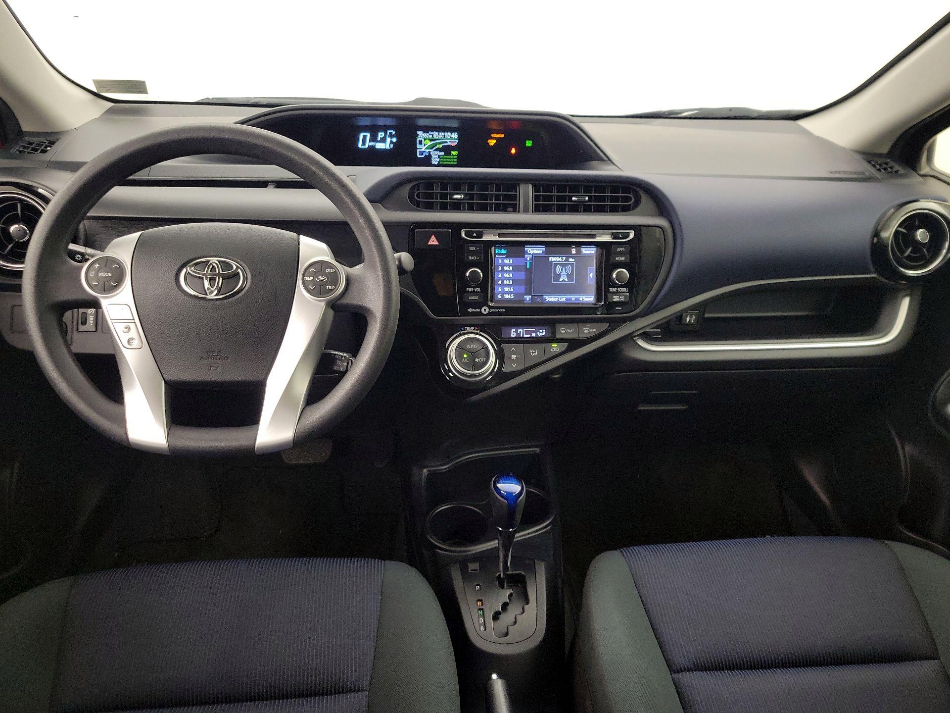 Thumbnail: 2015 Toyota Prius c - 9