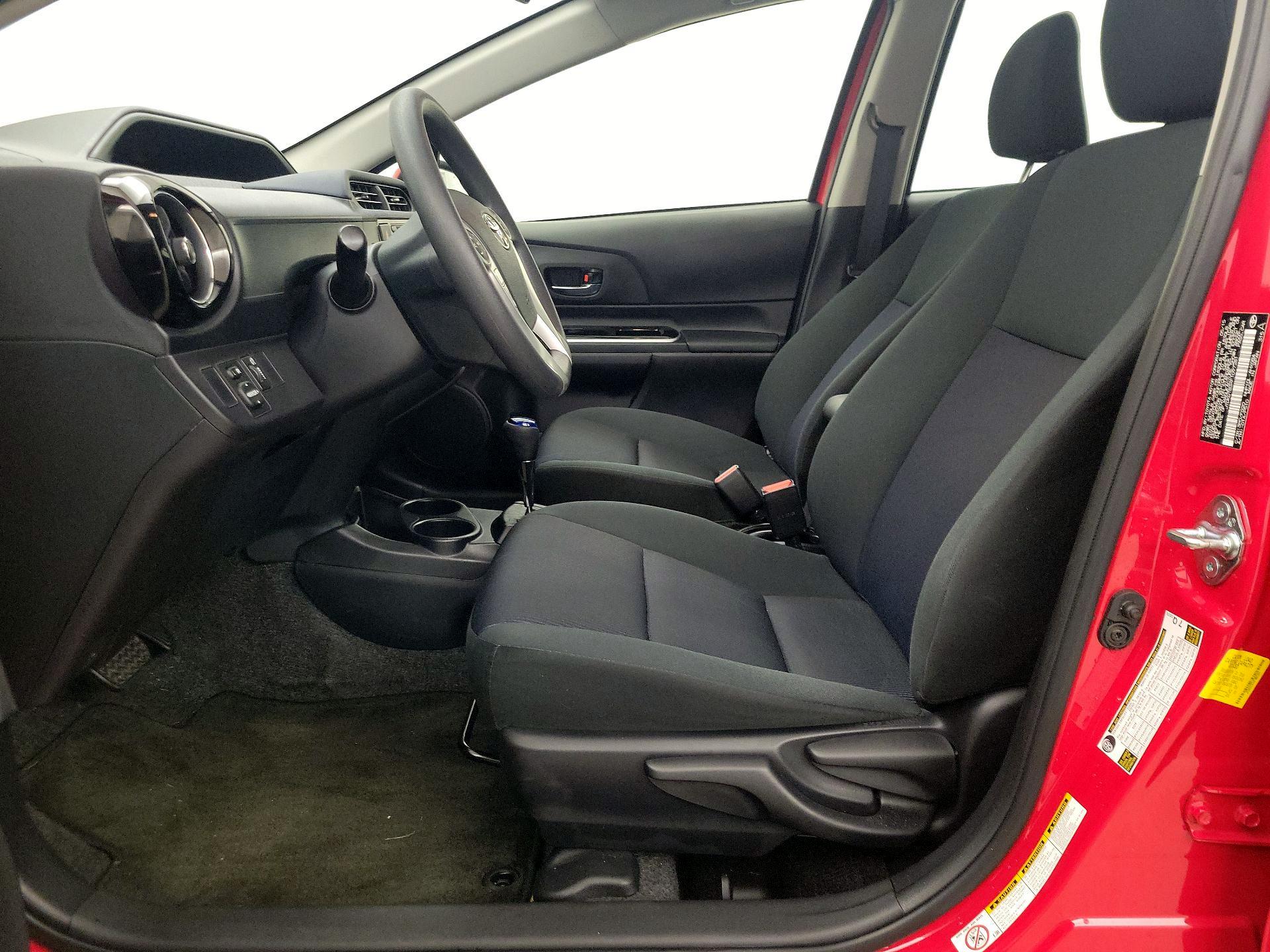 Thumbnail: 2015 Toyota Prius c - 11