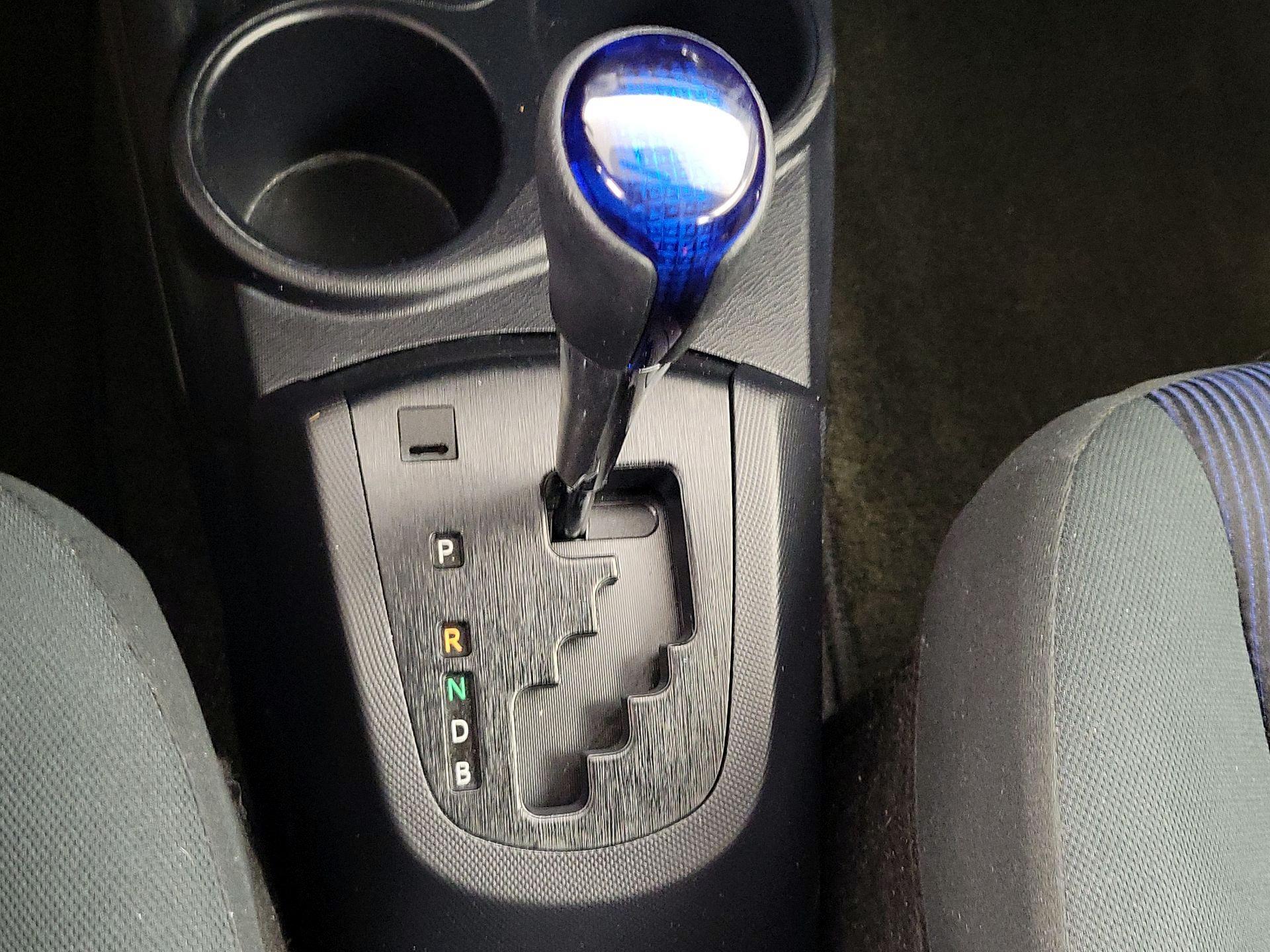 Thumbnail: 2015 Toyota Prius c - 16
