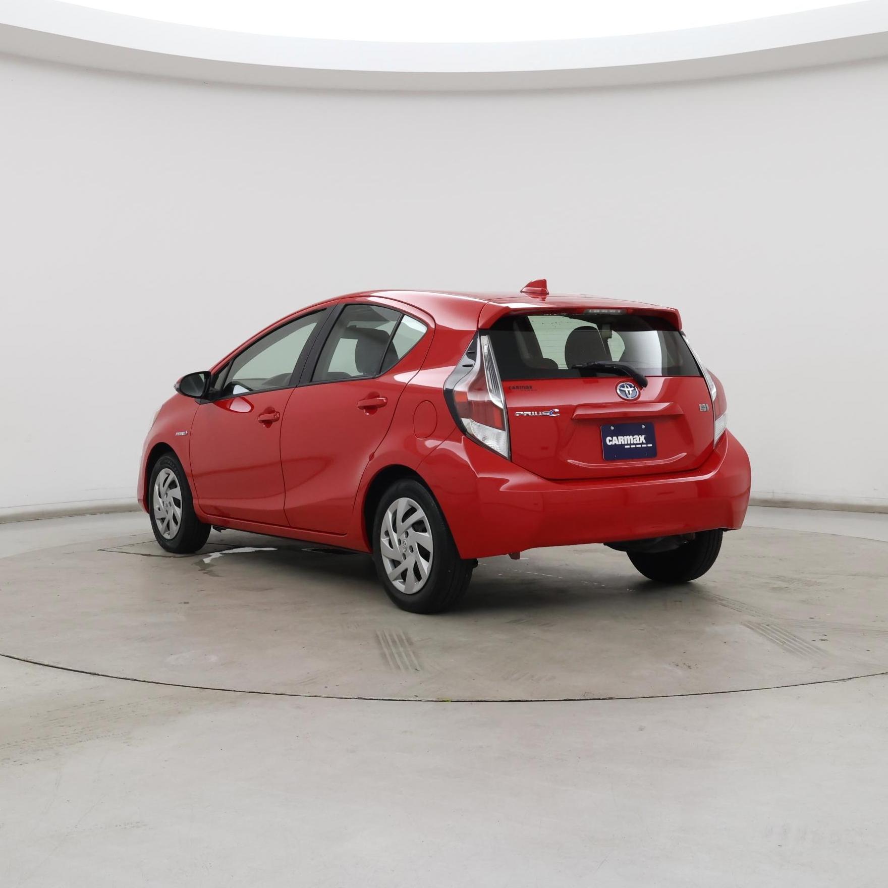 Thumbnail: 2015 Toyota Prius c - 2
