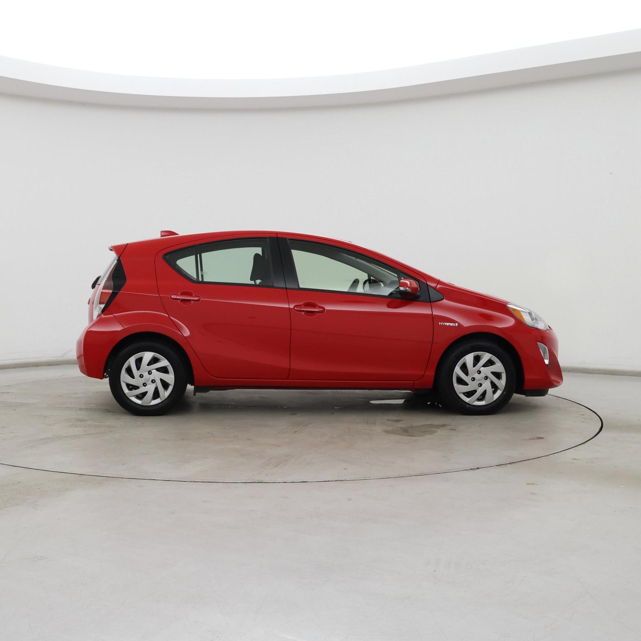 Thumbnail: 2015 Toyota Prius c - 7