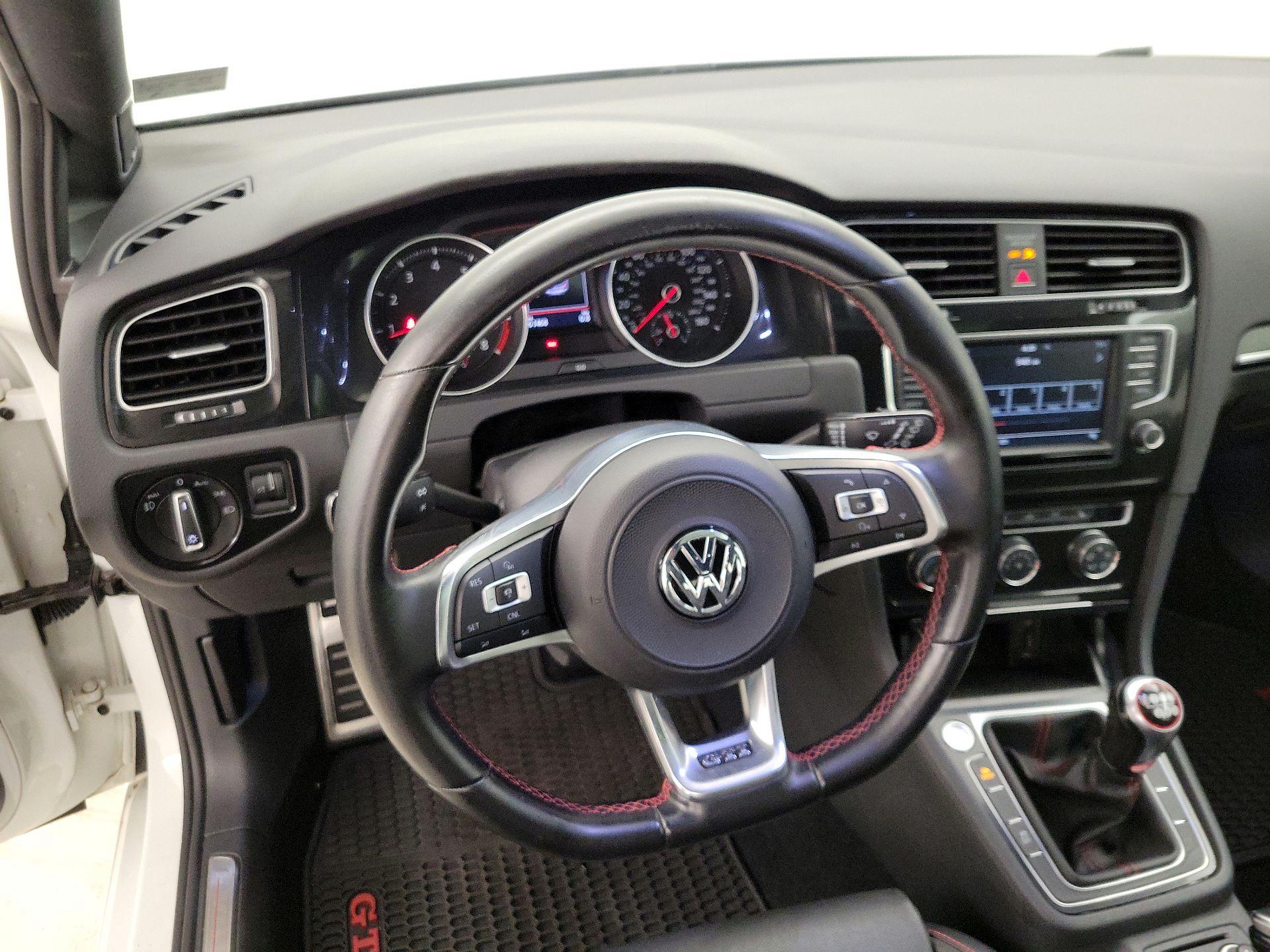Thumbnail: 2017 Volkswagen Golf - 10