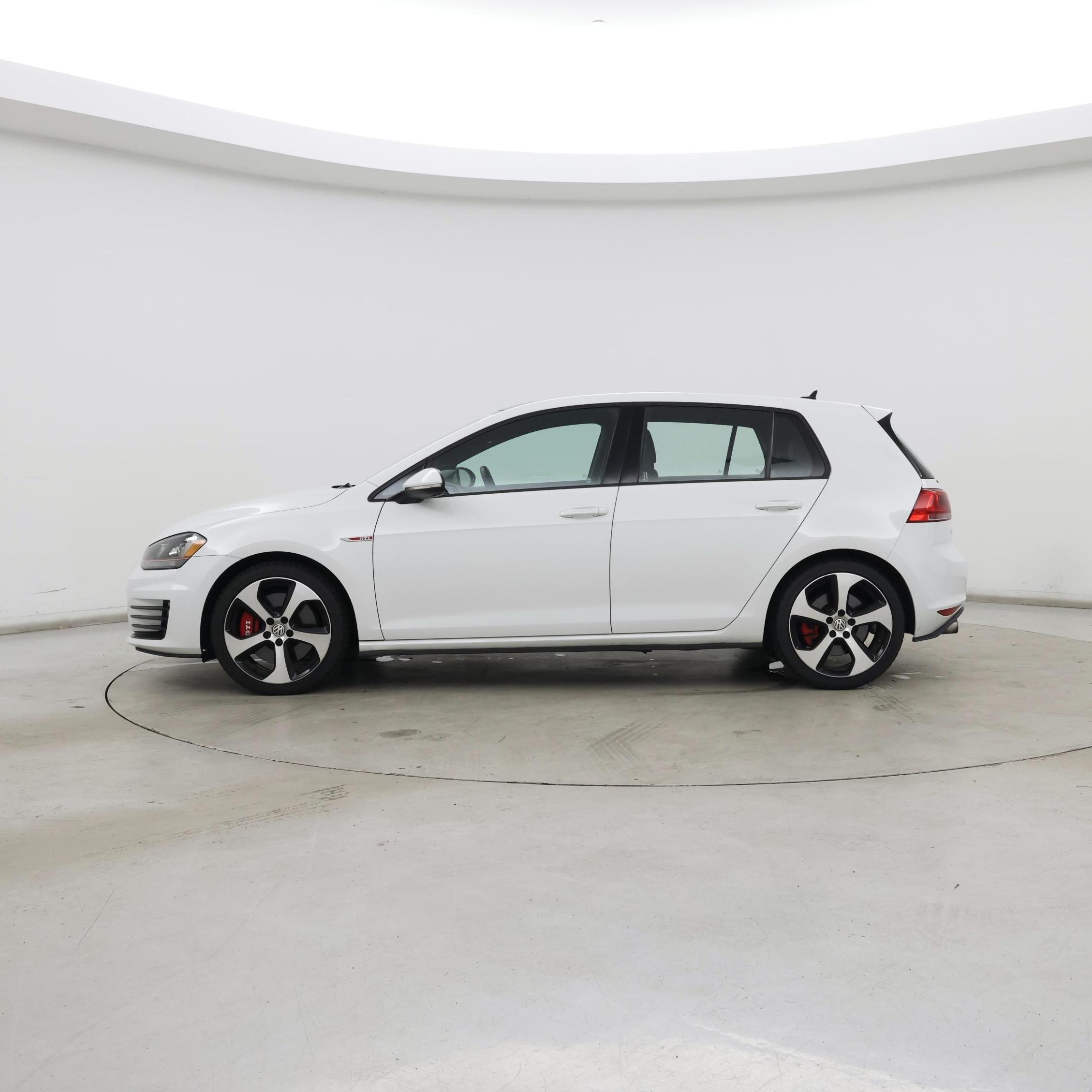 Thumbnail: 2017 Volkswagen Golf - 3
