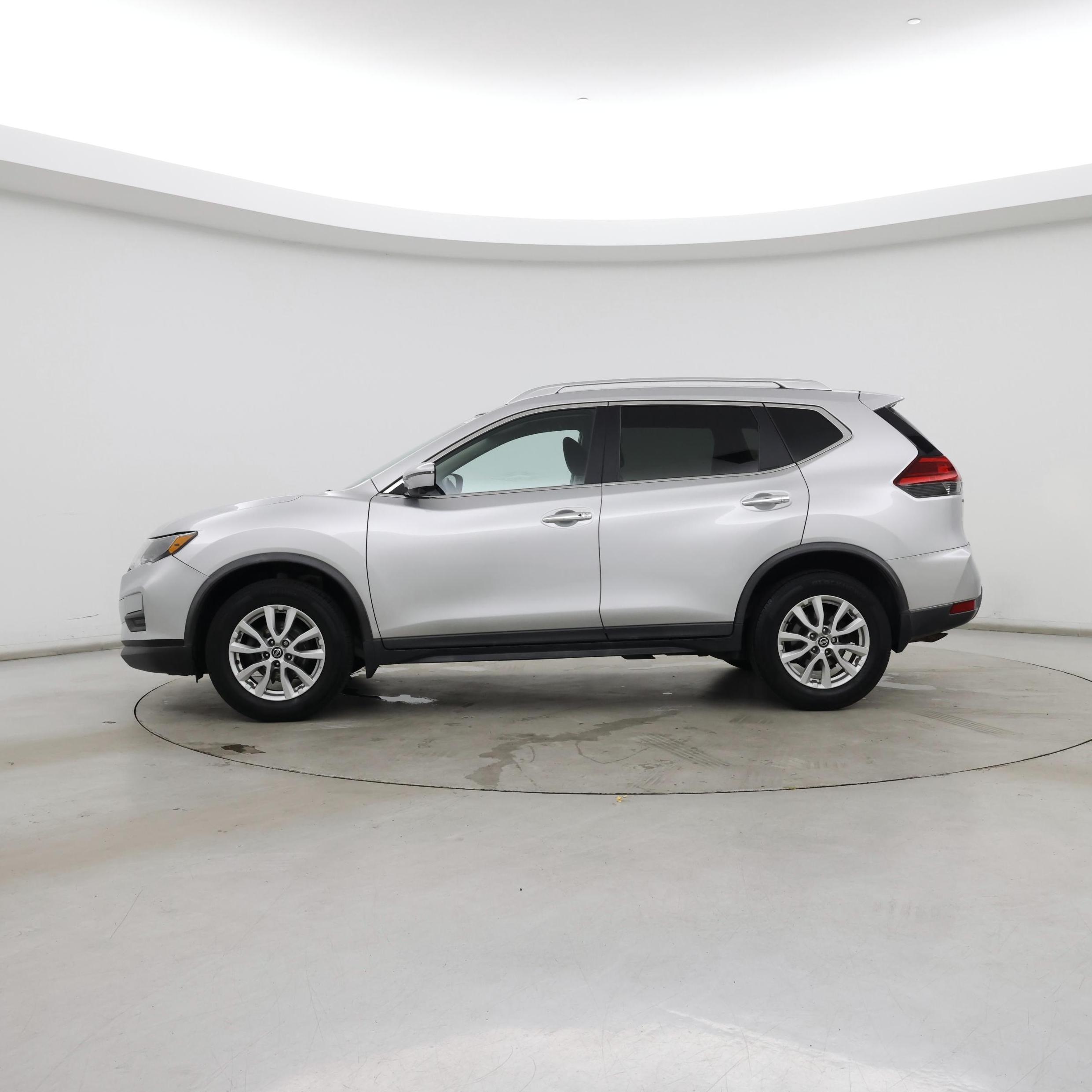 Thumbnail: 2017 Nissan Rogue - 3