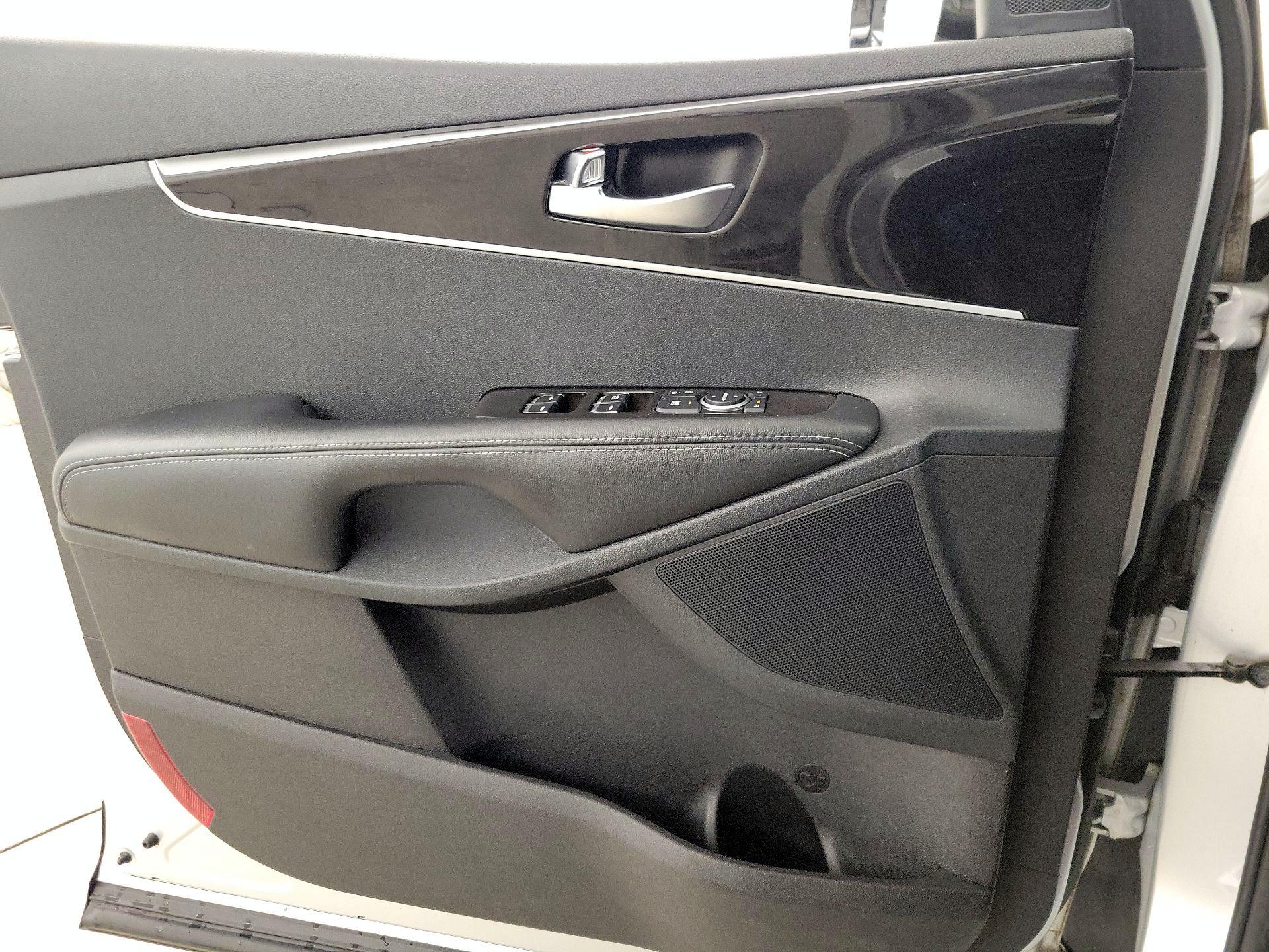 Thumbnail: 2016 Kia Sorento - 12
