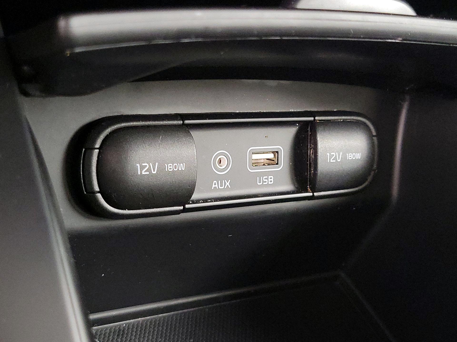 Thumbnail: 2016 Kia Sorento - 18