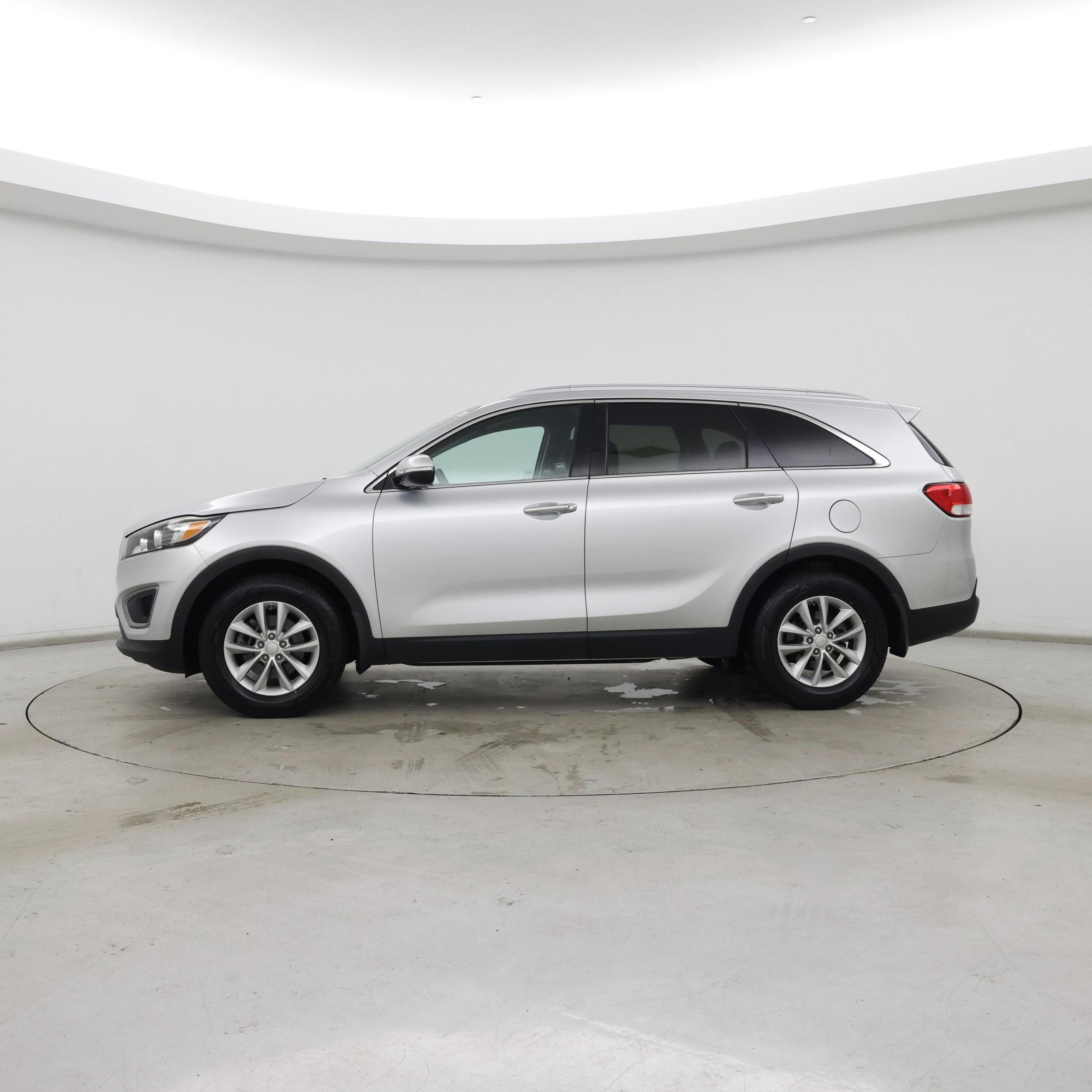 Thumbnail: 2016 Kia Sorento - 3